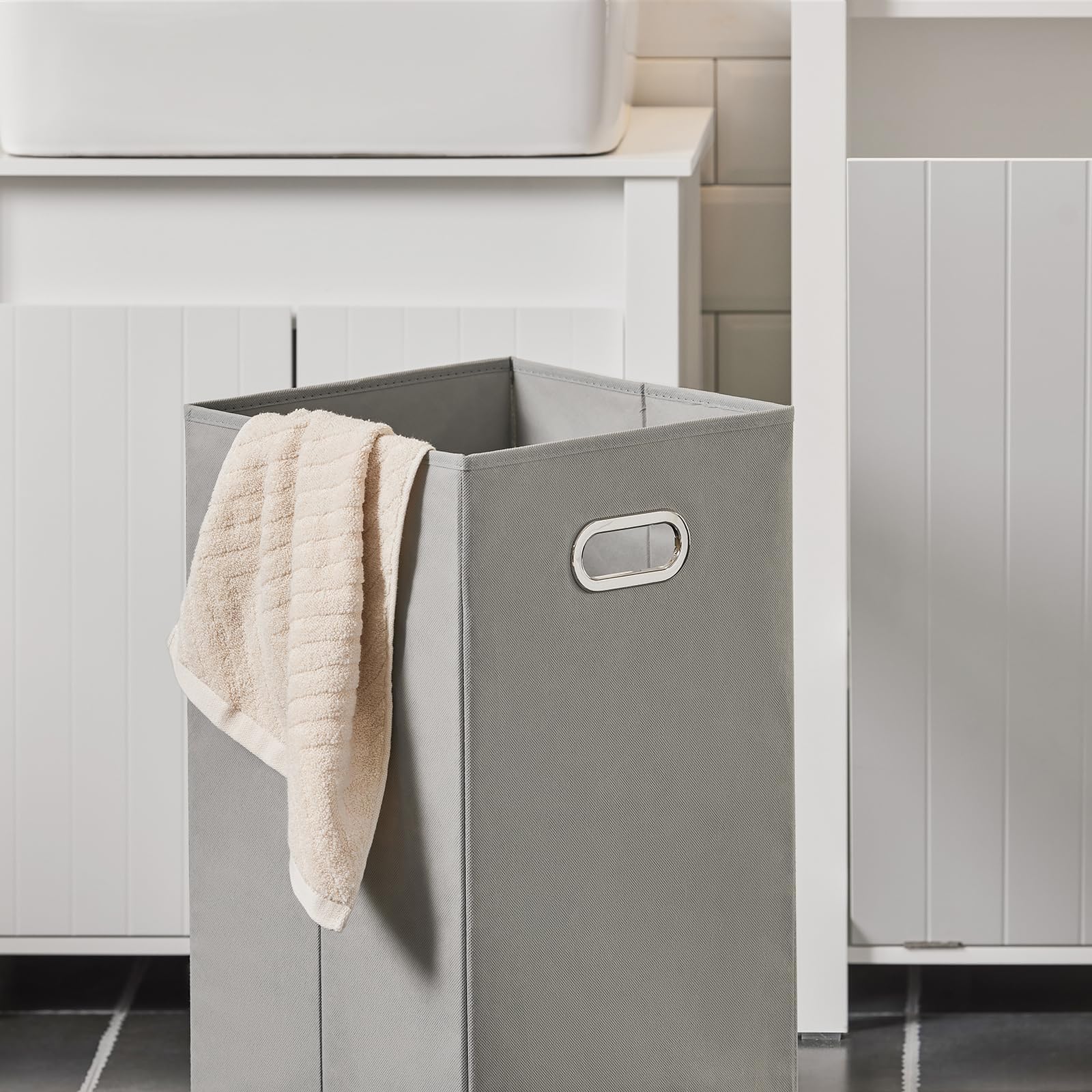 SoBuy Mueble Ropa Sucia baño con Saco abatible – Armario con Asas de Transporte y Almacenamiento – Mueble de baño Resistente a la Humedad para Espacios pequeños, Blanco 45x85,5x35cm BZR100-W