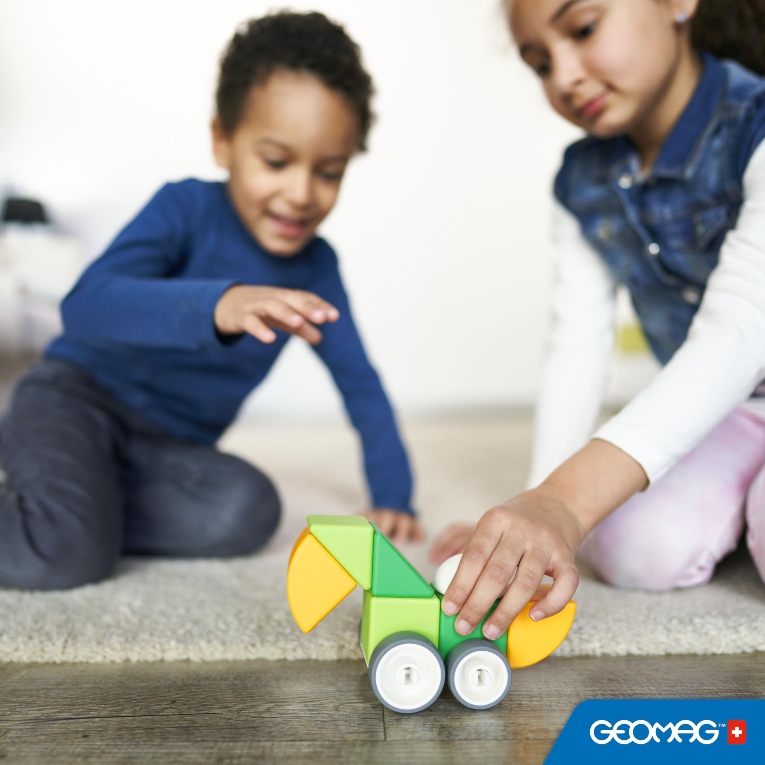 Geomag - Magicube 1+ Shapes - Blocchi Magnetici per Bambini - 4 Colori e Forme - Confezione da 13 Cubi - 100% Plastica Riciclata
