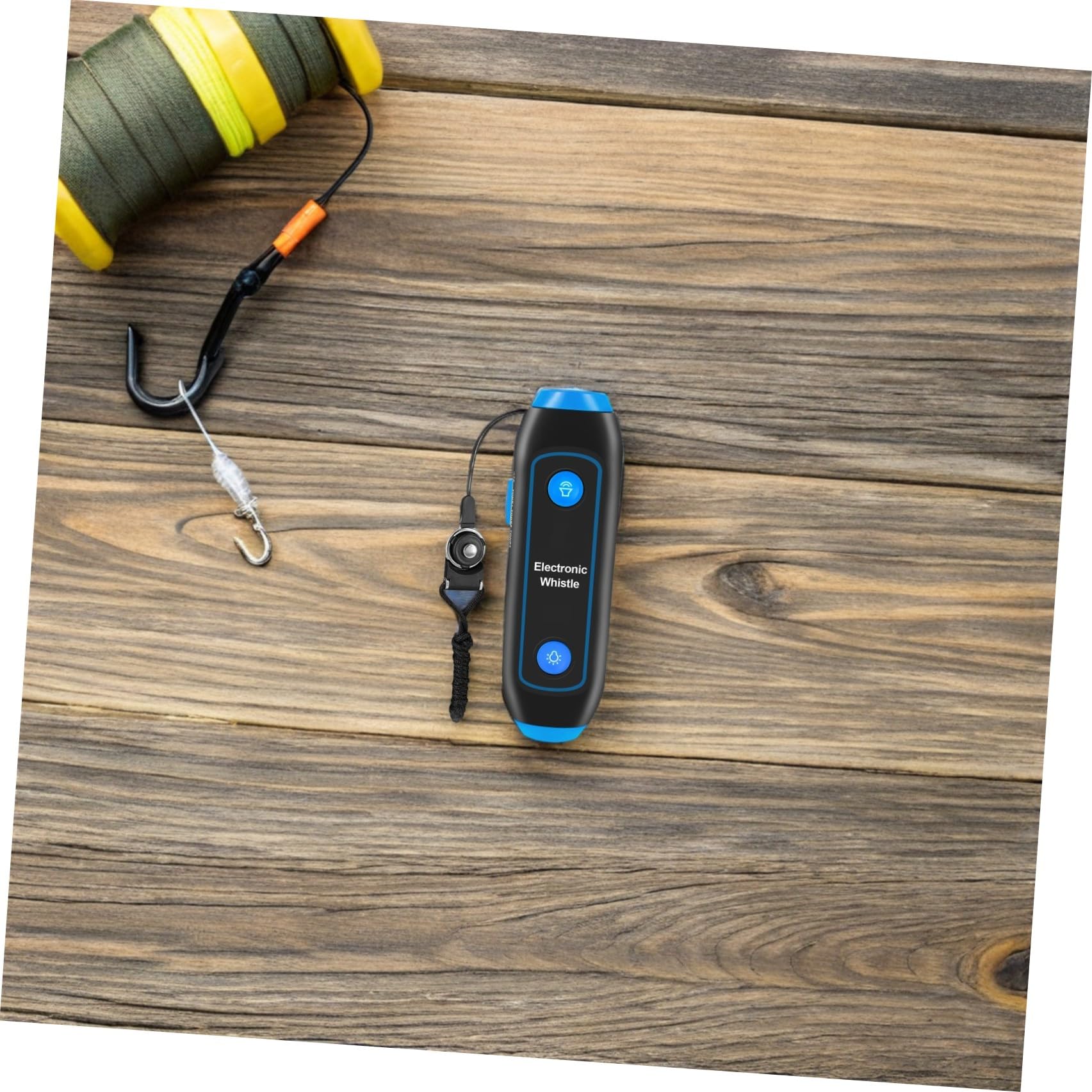 ABOOFAN Sifflet Électronique Arbitre à Haut Volume Multifonction avec Lampe Torche LED Bleu sans Pile avec Cordon pour Entraîneurs Enseignants Secours Plein Air Sport Randonnée