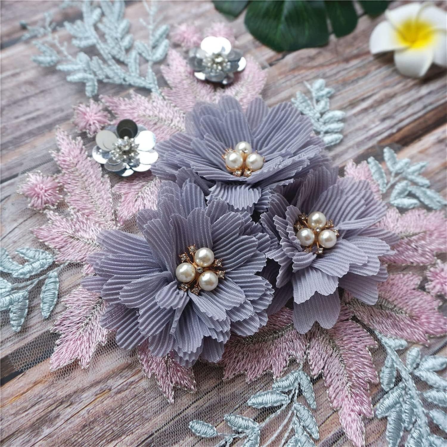 aplikacja koronkowa 3D kwiaty koraliki tkanina z koronką i kryształkami haftowane aplikacje na suknię ślubną naszywka na sukienkę DIY dekoracje(Purple)
