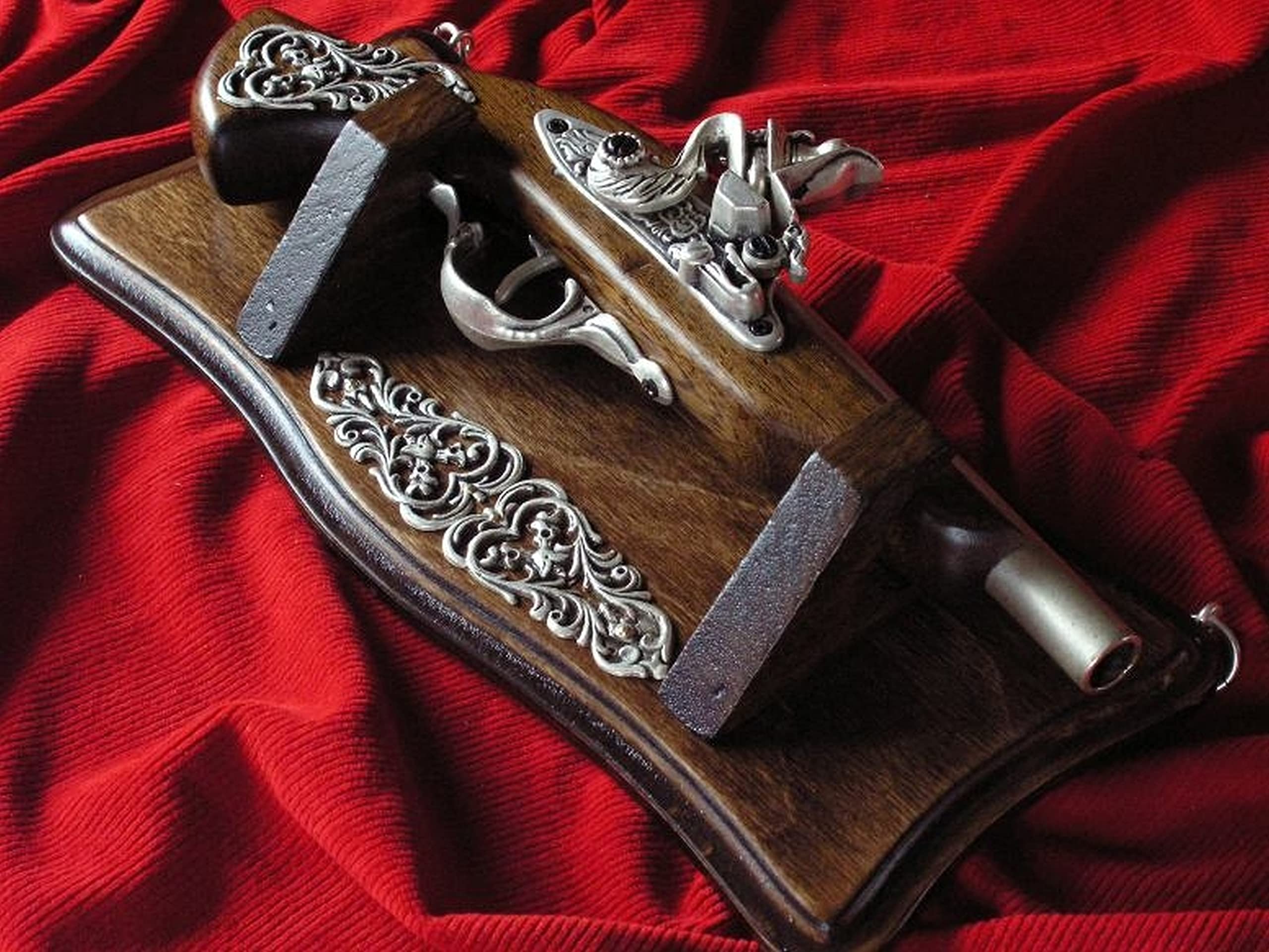 Steinschloss-Pistole auf einem Holzanhänger WARG-6 Replik Dekowaffe Pistole LARP Reenactment historische Dekoration für Sammler oder als originelles Geschenk schießt Nicht.