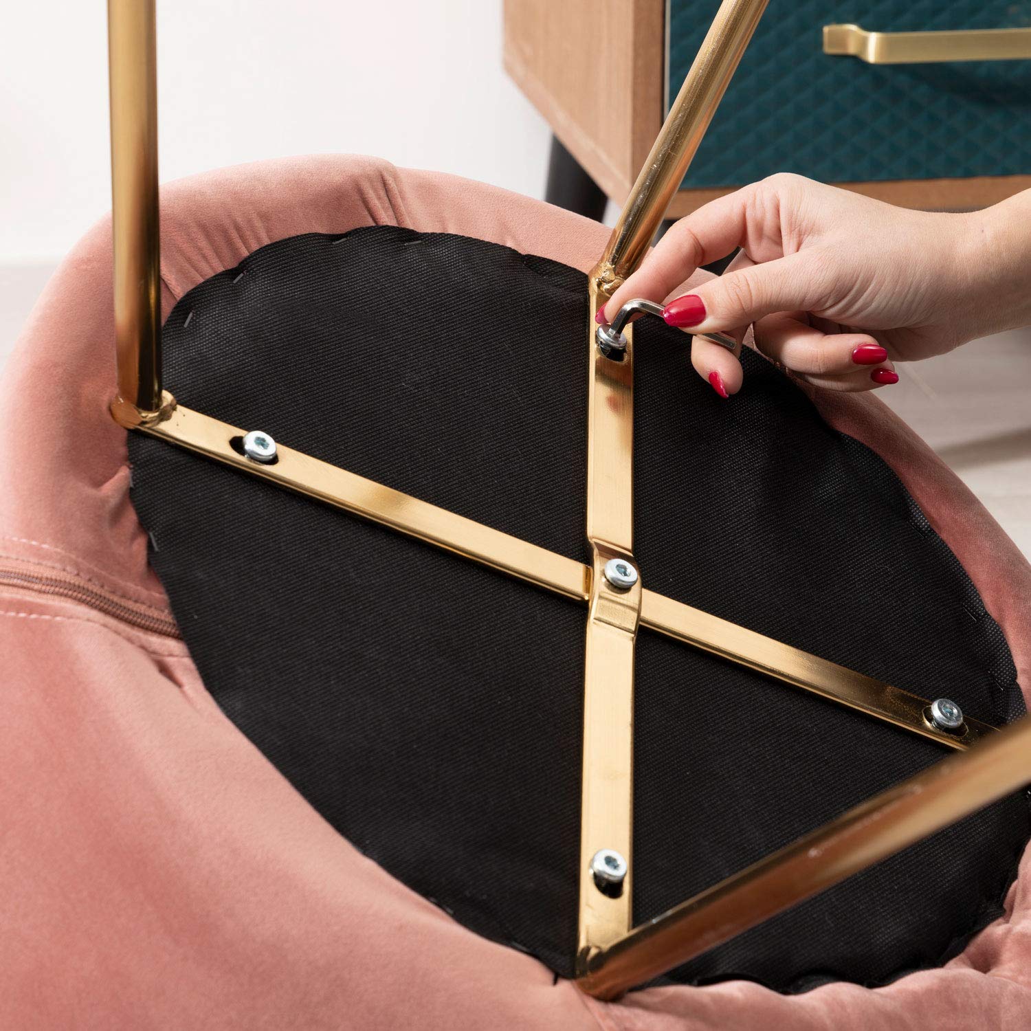 MONTEMAGGI Samt Sessel mit goldenen Beinen, kreisförmig, Bürosessel, Wohnzimmersessel, ergonomische Sitzen, 71 x 59 x 84 cm - Puderrosa
