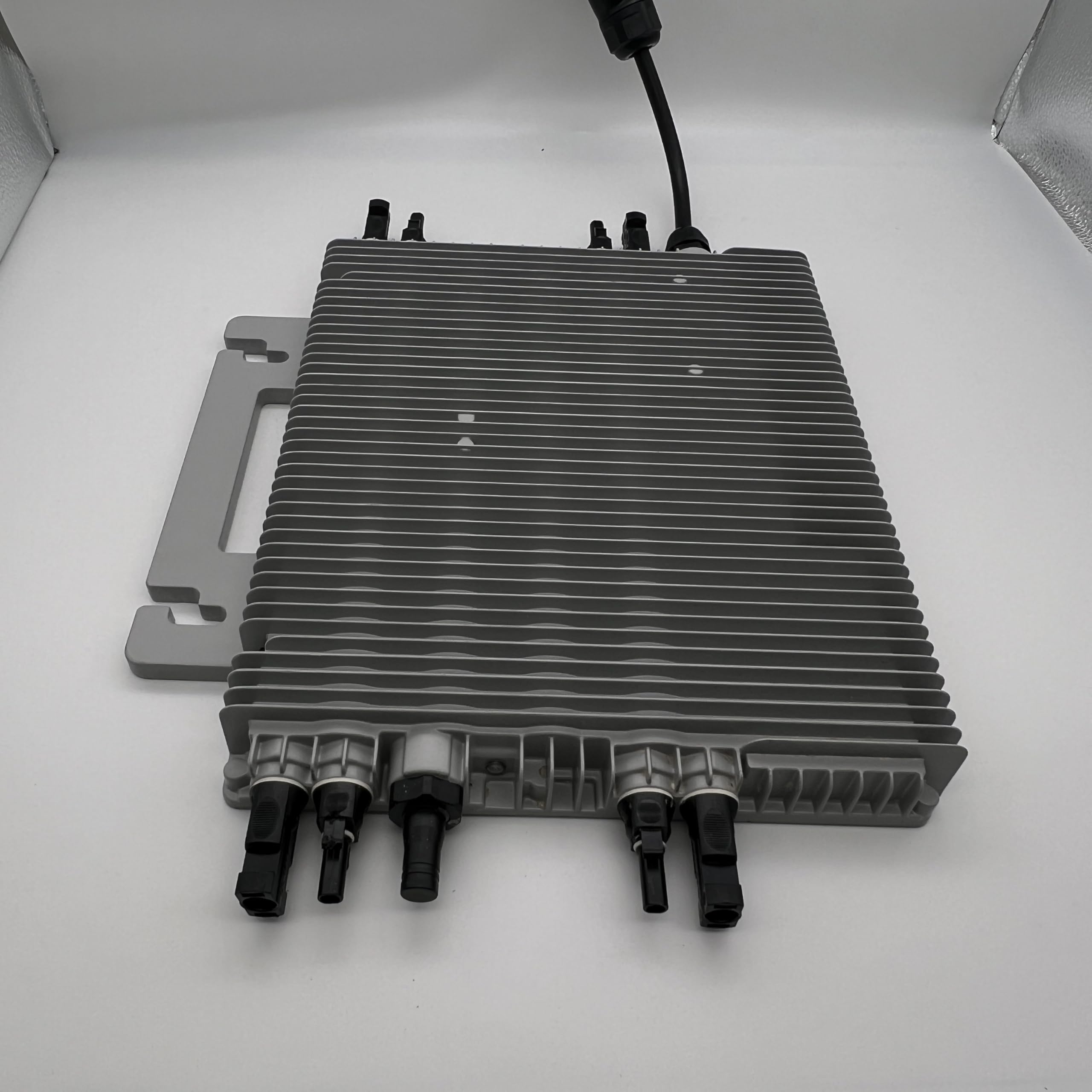 Home Trends® Deye SUN-G4-EU-Q0 2000W Mikro Wechselrichter neue Generation mit Ralais Solar PV (HTDYG4-2000-mit 5 Meter Kabel)