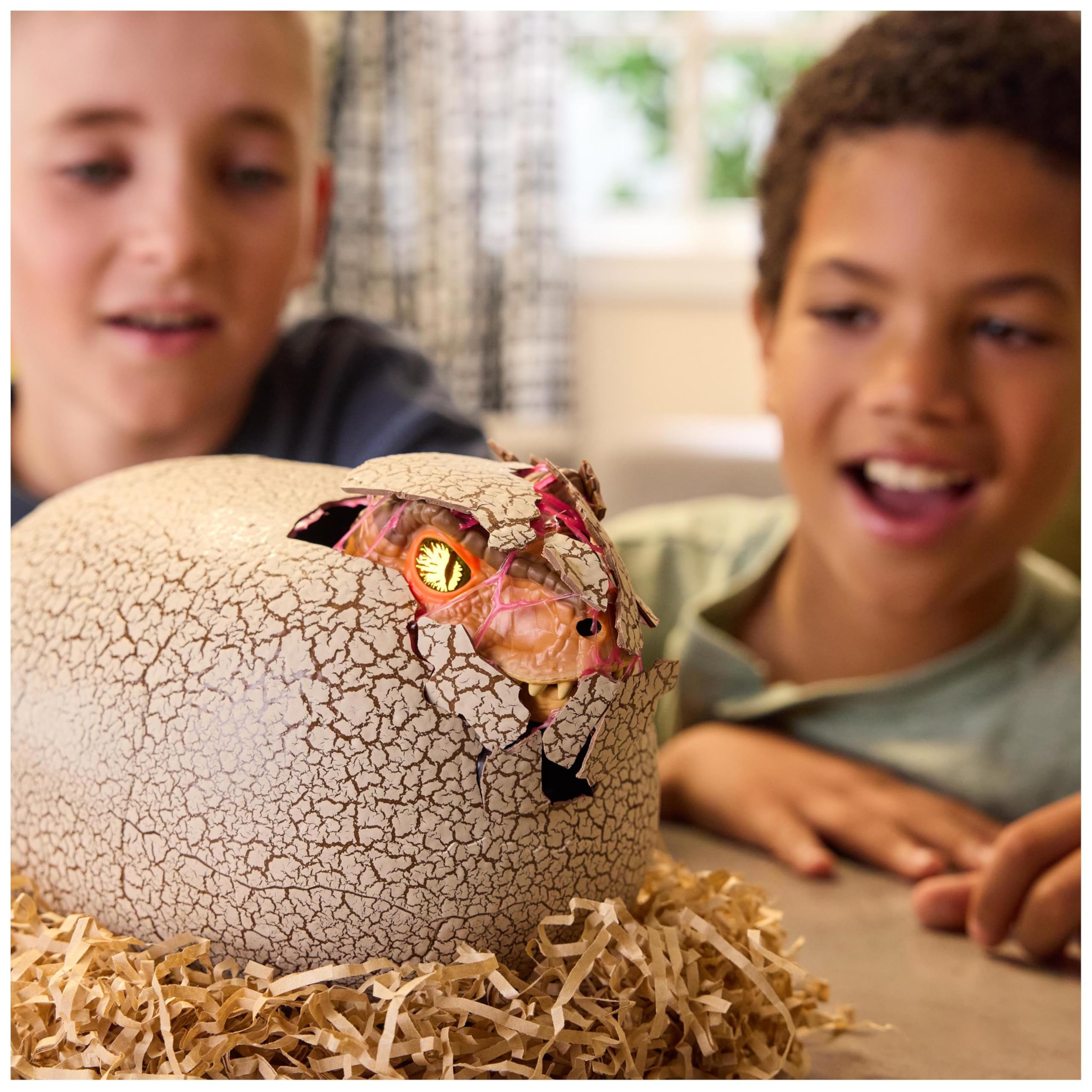 Primal Hatch Jurassic World Dino Eclosion Secrète - Oeuf Dinosaure à Faire Éclore - Jouet Enfant 5 Ans+ - 2 Accessoires - 100 Sons & Réactions