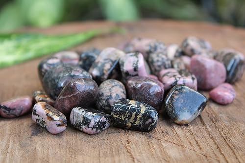 Miniatura 5 de Jet Rhodonite Tumbled Stone 3.53 oz aprox. 0.75 a 1 pulgada de alto grado curativo metafísico Jet International Crystal Therapy Booklet La imagen es