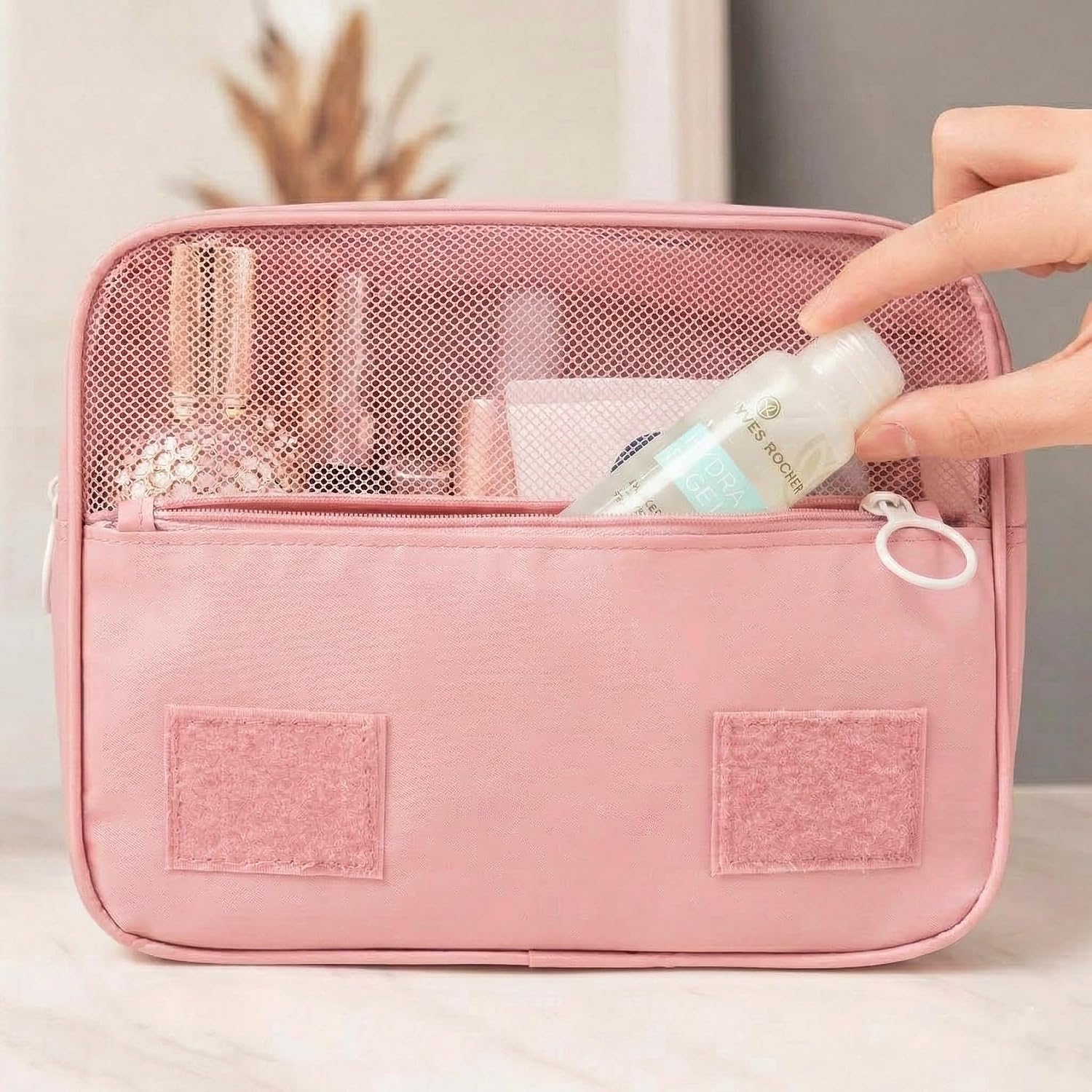 Necessaire Organizadora de Viagem Unissex com Gancho, Divisórias e Tecido Impermeável (Rosa) Necessaire Organizadora de Viagem Unissex com Gancho, Divisórias e Tecido Impermeável (Rosa)
