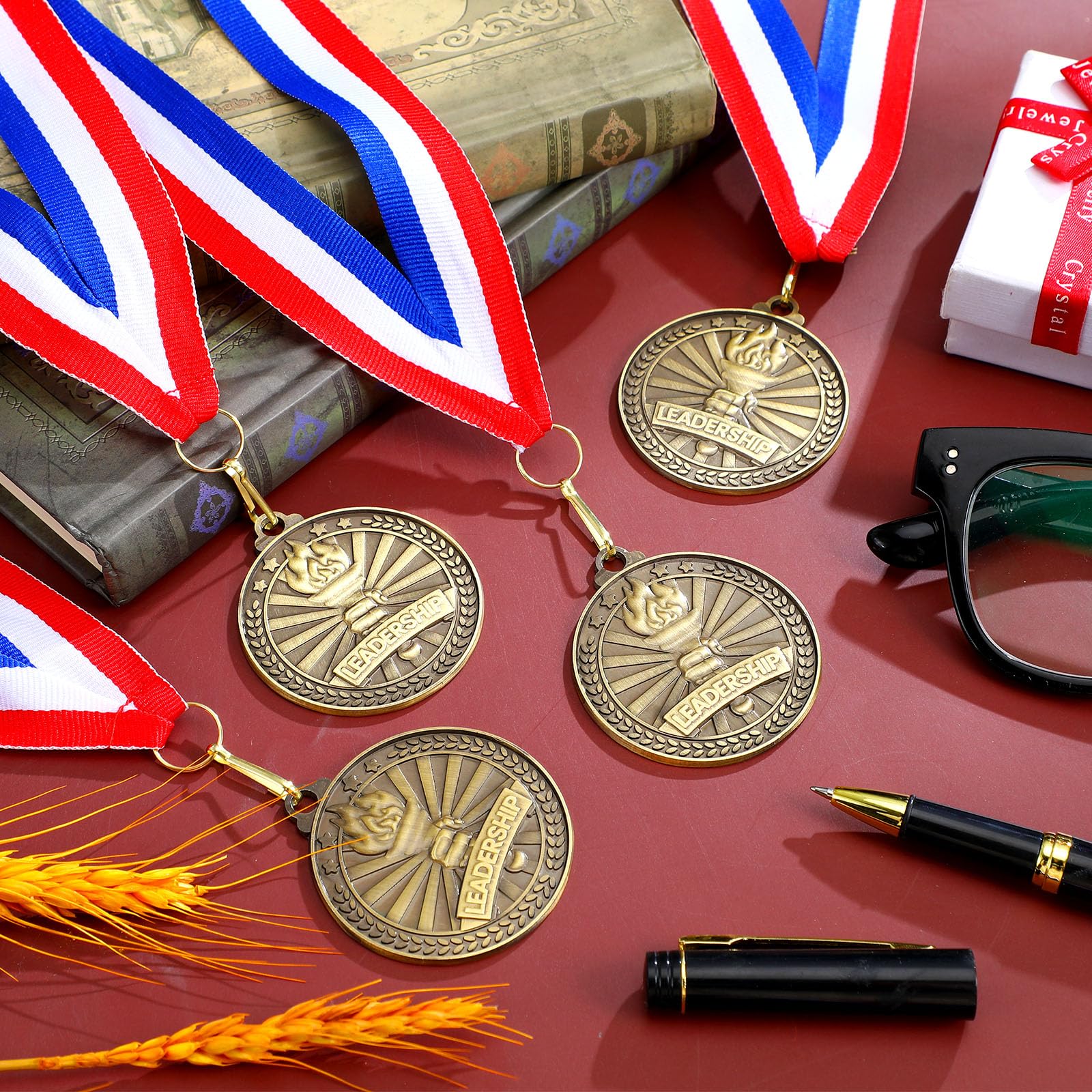 Quelay 30 medallas de premio de 2 pulgadas, medallas de oro a granel con cintas para el cuello, trofeo de metal, regalo para torneos, competiciones, fiestas, niños y adultos (liderazgo)
