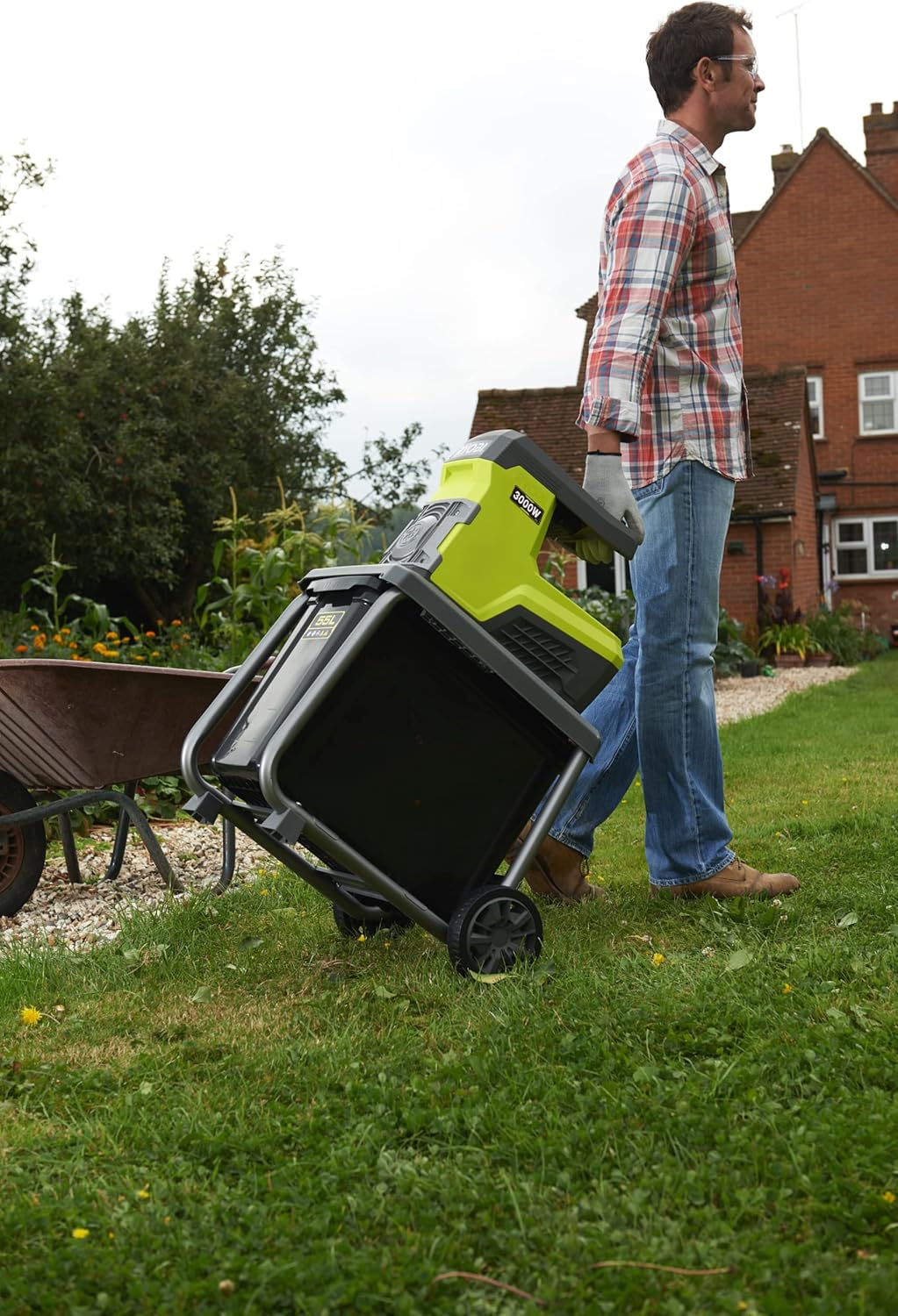 RYOBI - Bio-Crusher 220V, 3000W with Wheels - Ø max. Branch 45 mm, Rotation Inversion, Overload Protection, Collecting Tray 200 kg/h - Collection Tray 55L, Push Button - RSH3045U