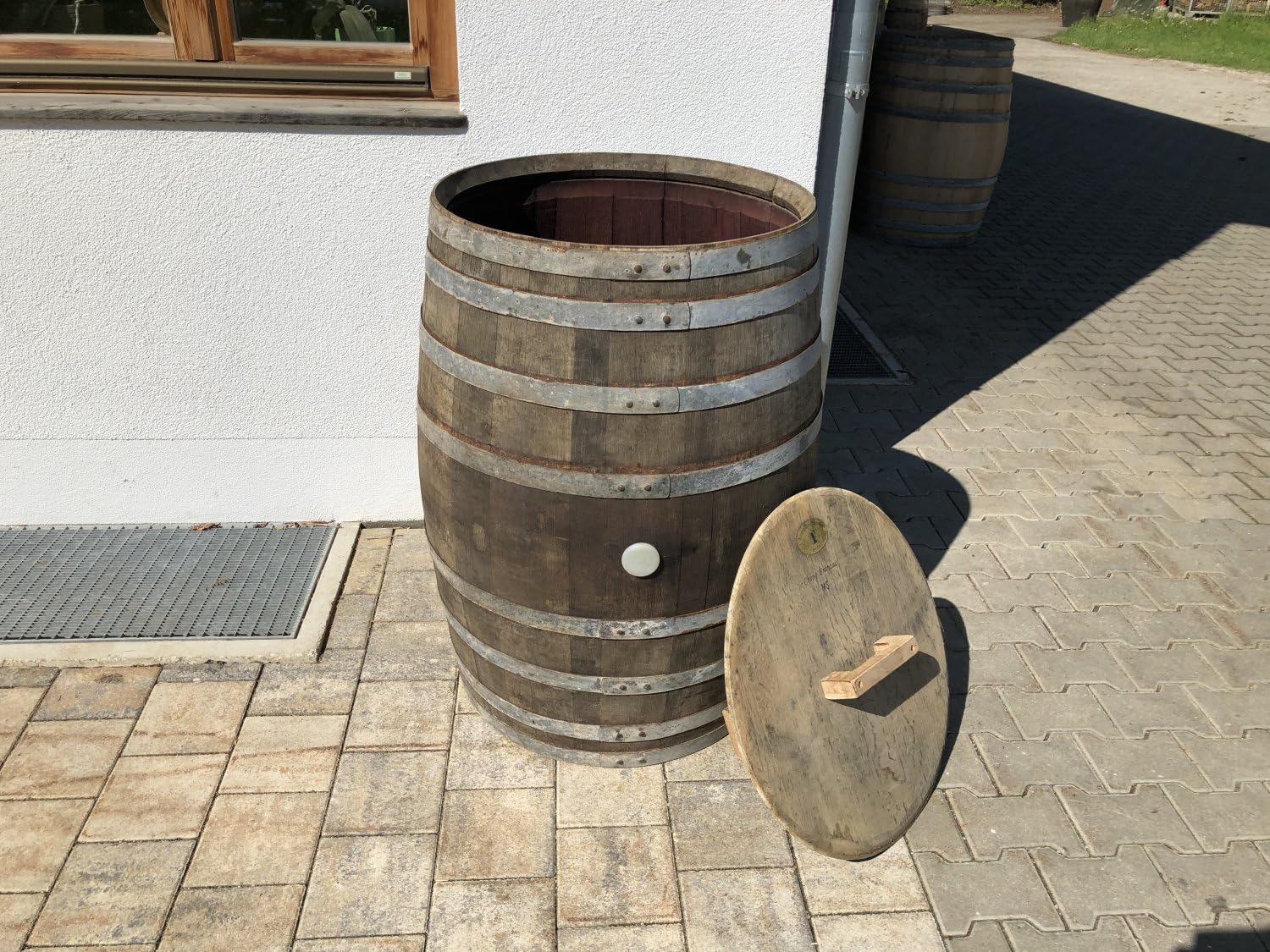 Holzfass mit Deckel 300 Liter Regentonne gebrauchtes Weinfass Regenfass Barriquefass Eiche Wasserfass Tonne Bottich Fass