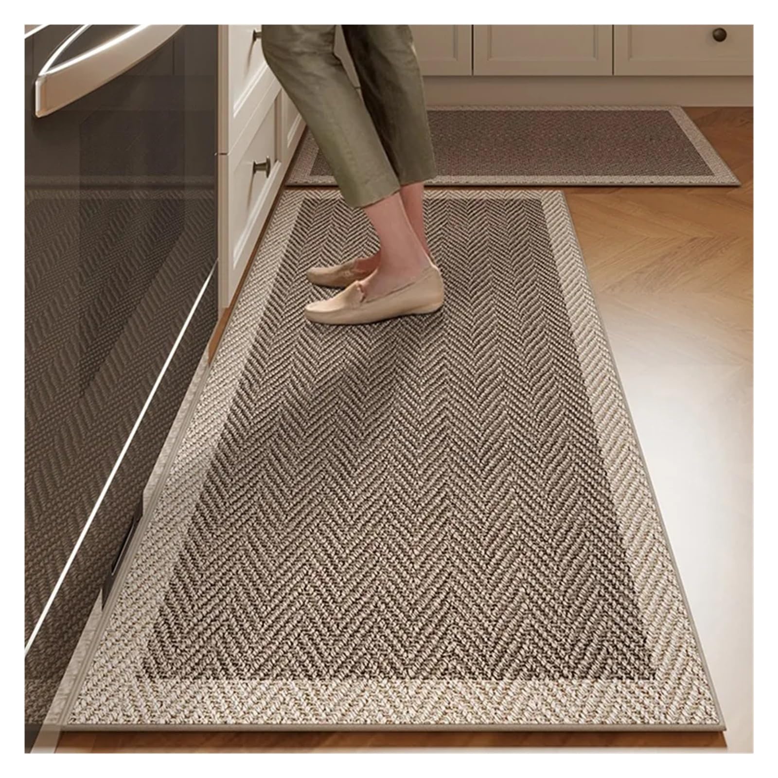 Tapis de cuisine marron effet lin pour habiller le sol devant le plan de travail