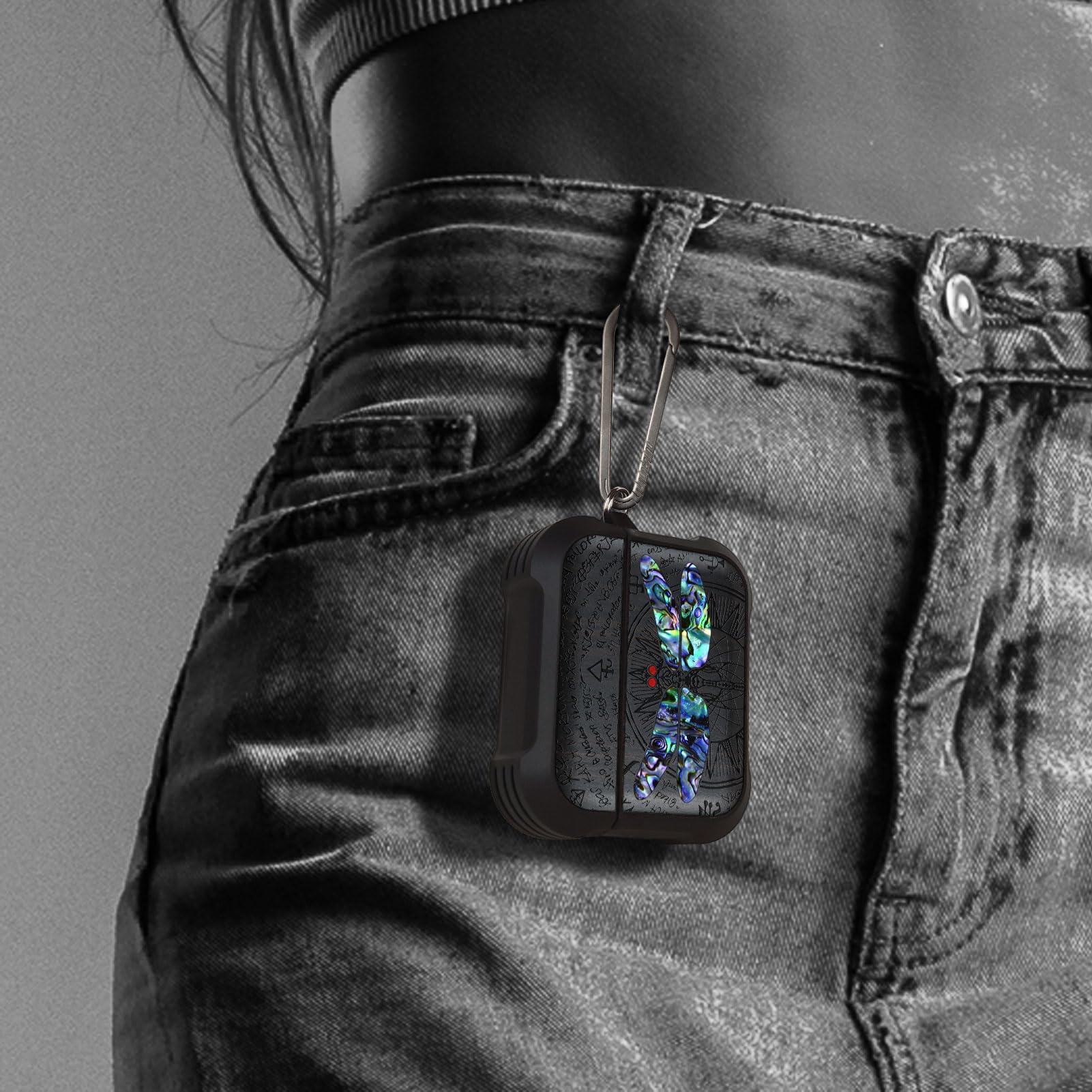 Carveit Etui kompatybilne z AirPods Pro 3 (2025), etui ochronne [grawerunek z drewna i muszla] [tytanowe szybkie zapięcie] do Airpods Pro 3 Skin 2025 etui (ciemne drewno, wdzięczna ważka)