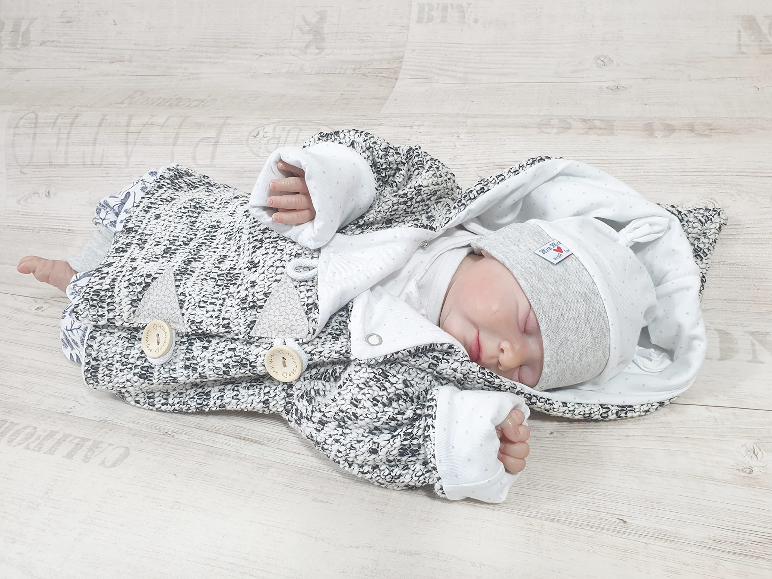 Atelier MiaMia - Jacke Boucle Grobstrickjacke Baby Kind Größe 56 Designer Strickjacke Limitiert !! grau weiß