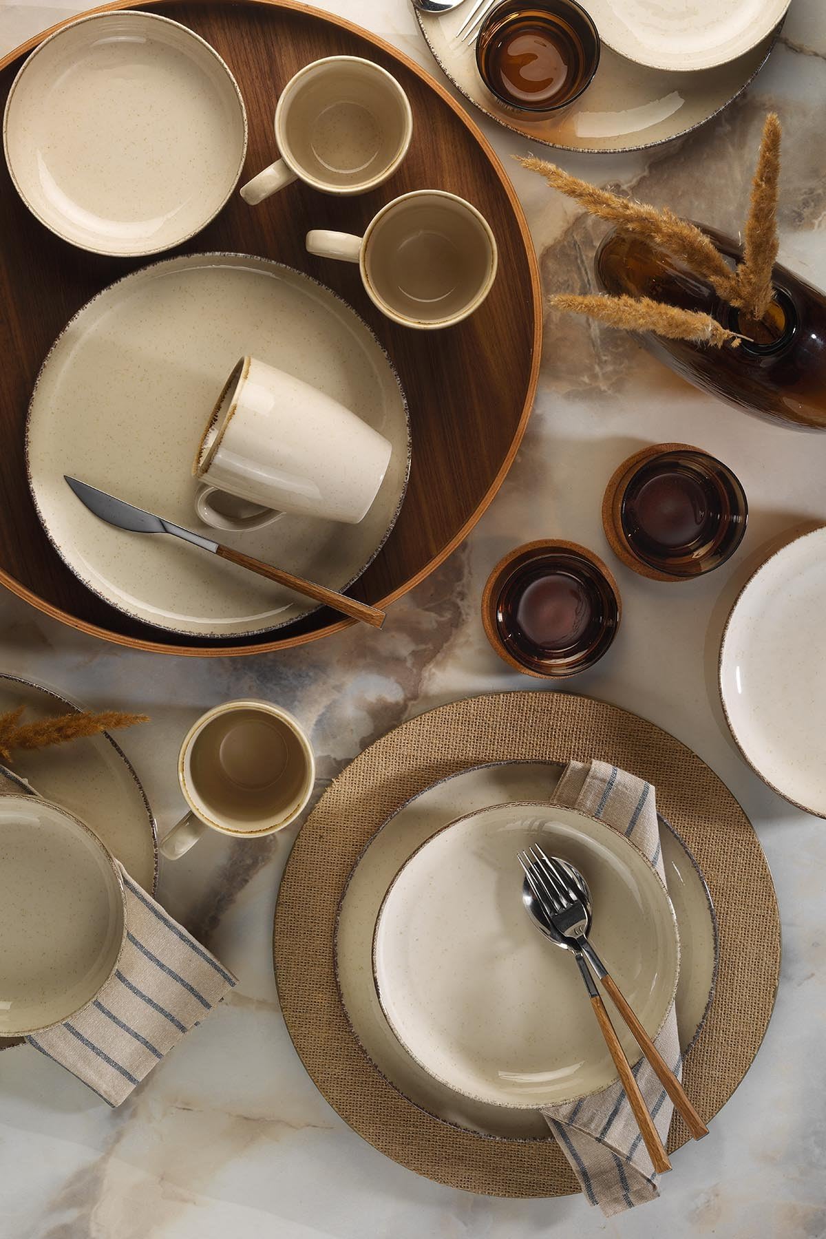 Elegante juego de cena de 16 piezas, 100% porcelana, color crema, incluye 4 platos de servicio (24 cm), platos (20 cm), cuencos (15 cm), tazas | apto para lavavajillas y microondas
