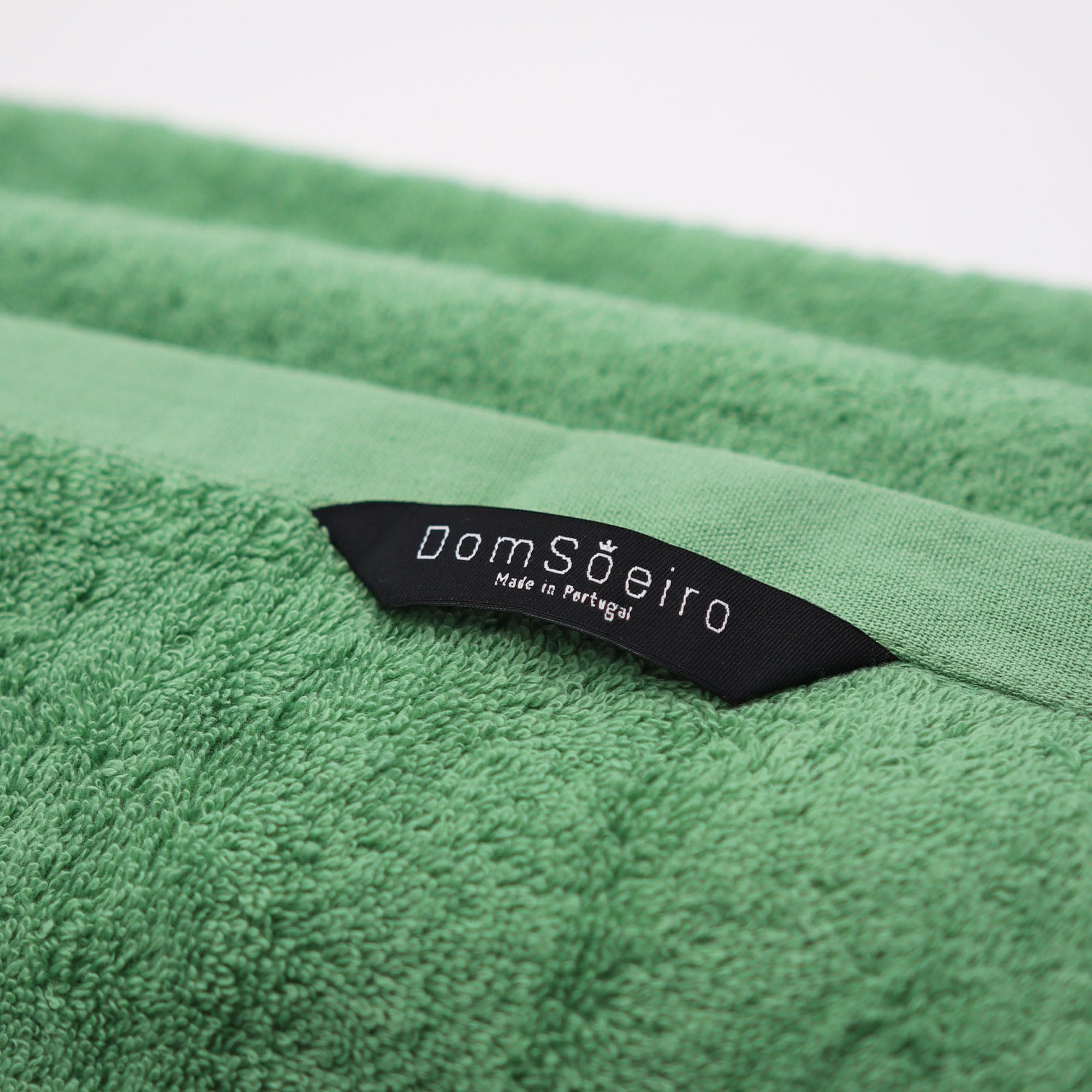 Juego de Toallas Verdes (4 Piezas) | 2 Toallas de Baño Grandes (70x140 cm) + 2 Toallas de Manos (50x100 cm) | 100% Algodón, 500 g/m² | Suaves y Absorbentes | Hechas en Portugal
