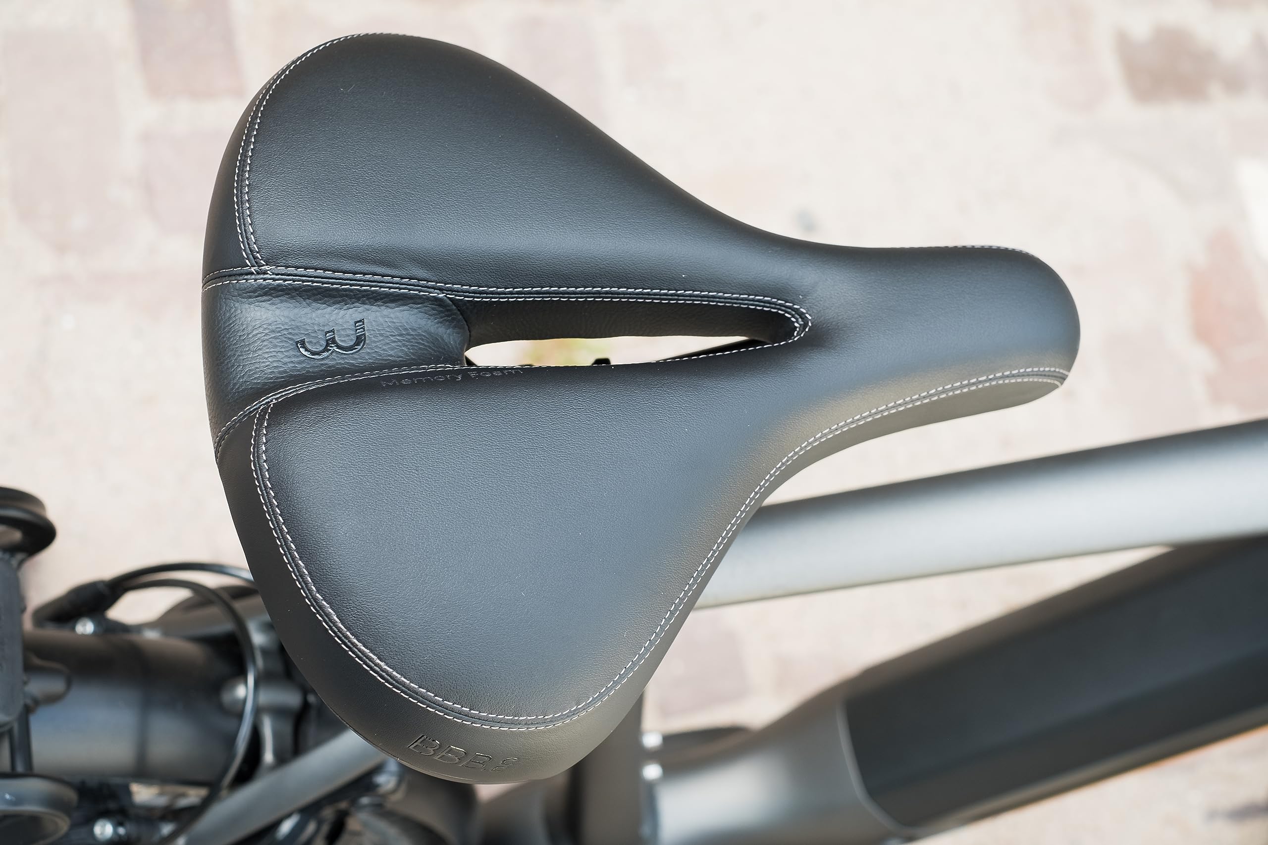 BBB Jazda na rowerze SoftShape Relaxed Anatomiczne siodełko rowerowe I Wygodne siodełko rowerowe Unisex I BSD-125