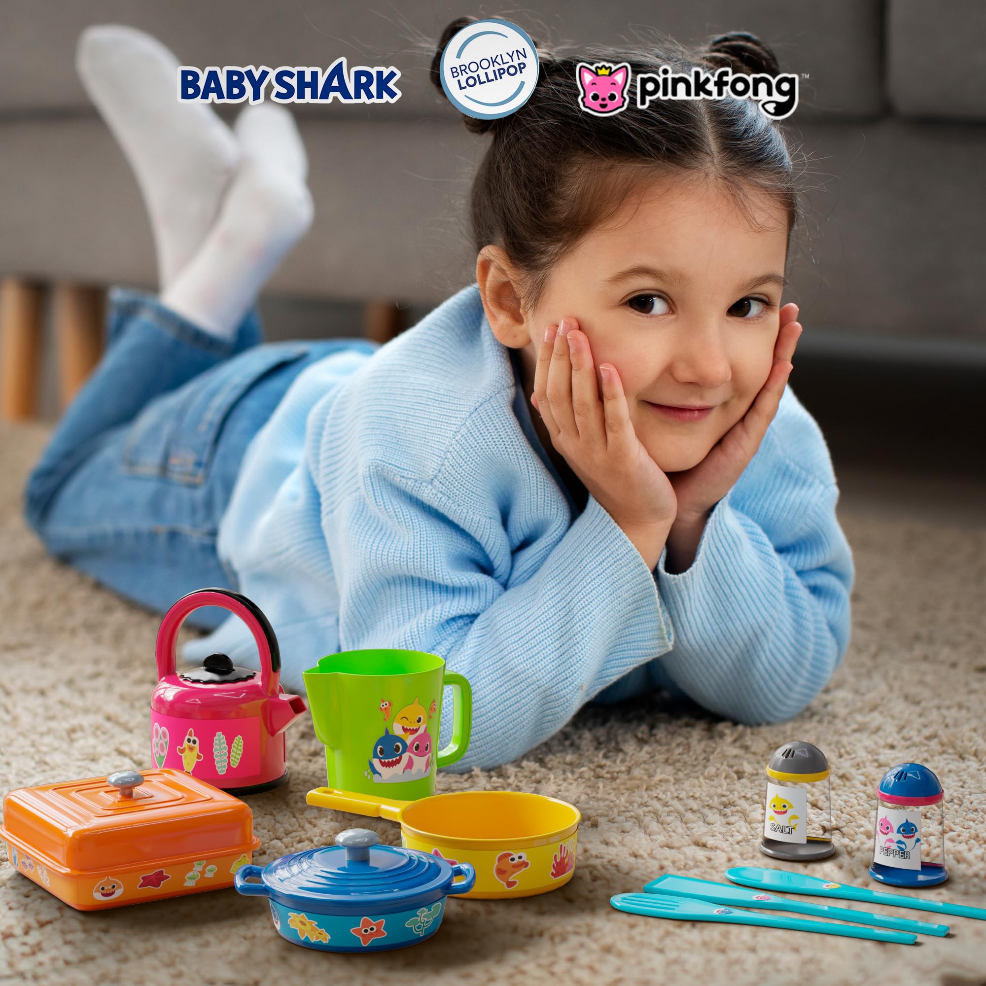 Baby Shark Cooking Adventure Set - Juego de cocina con ollas, sartenes, utensilios, taza medidora, tetera de té, sal y pimentero, gran juego de cocina para niños 2