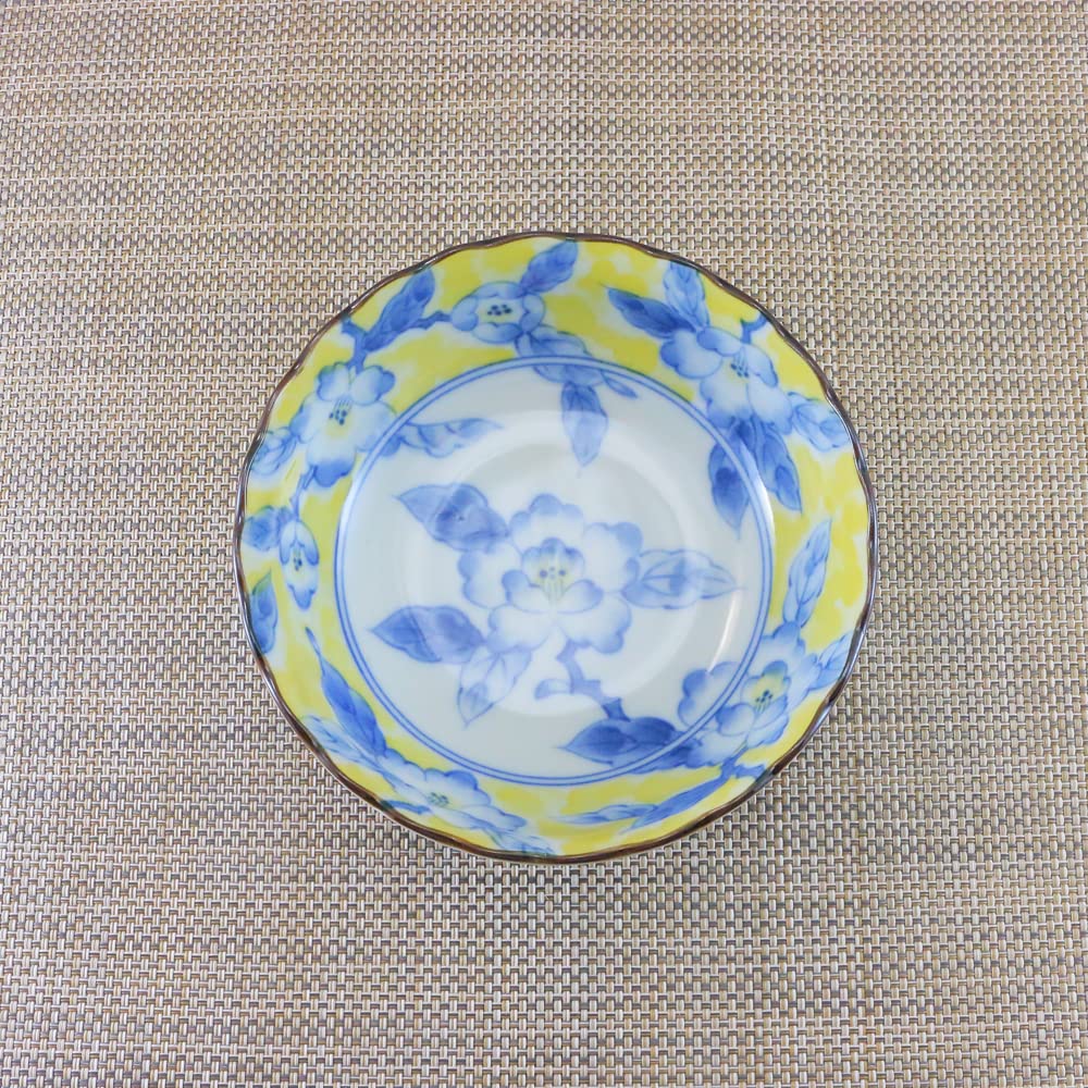 青い花柄の黄色い陶器皿 fit=scale-down,w=1200