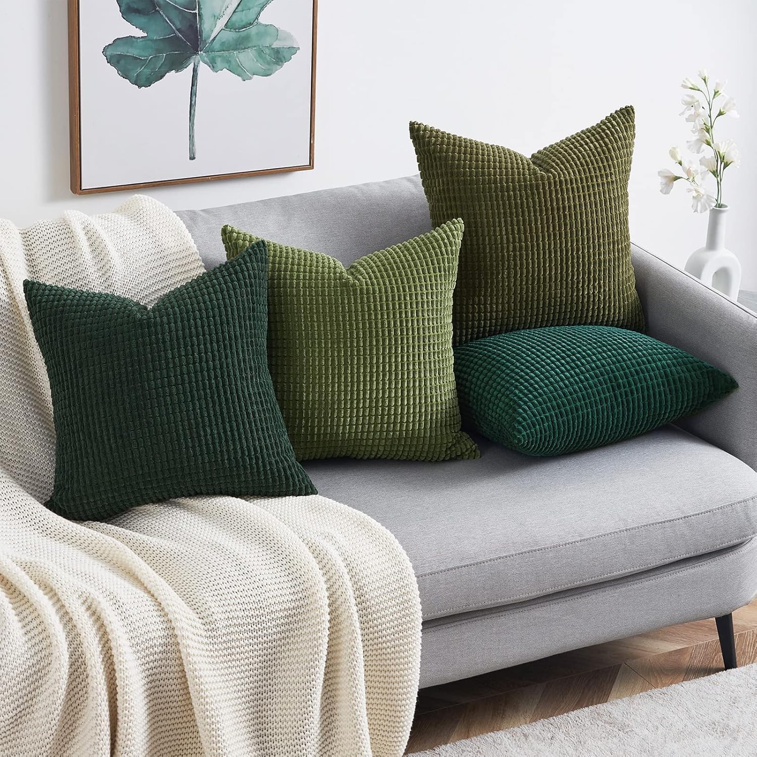 4er Set Kissen-Bezug inklusive Füllung, Modell Sven, Kord Samt Sofakissen Farbverlauf abgestimmit Couchkissen Dekokissen Zierkissen Kopfkissen, mit Reisverschluss, weich & angenehm (Grün, 50 x 50 cm)