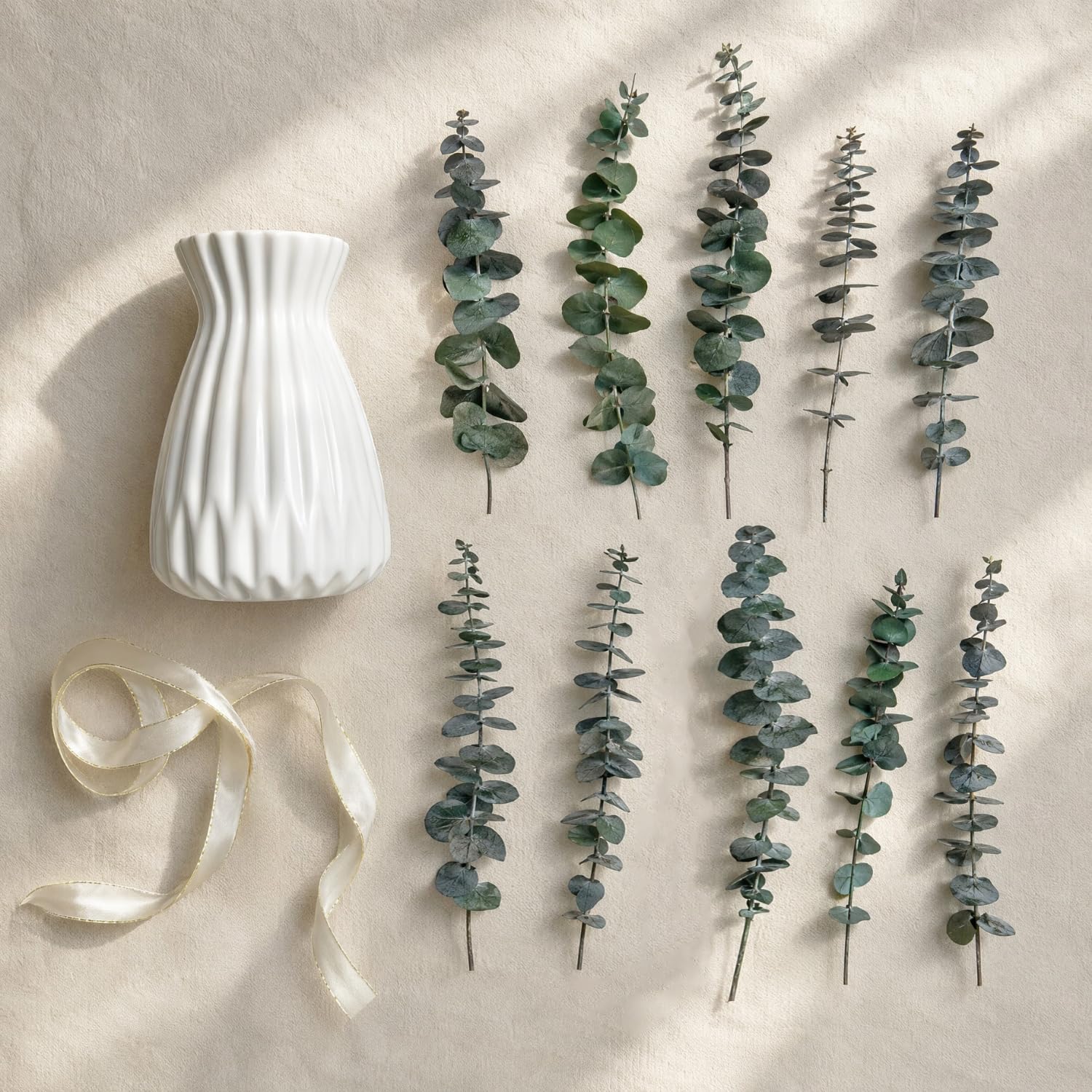 Lot de 10 véritables tiges d'eucalyptus séchées dans un vase en céramique pour décoration de douche et salle de bain, 33 cm