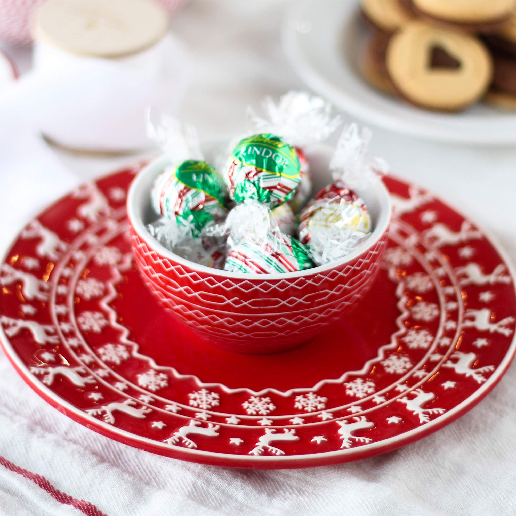 Amazon.com : Lindt LINDOR Holiday Peppermint Cookie Milk Chocolate
