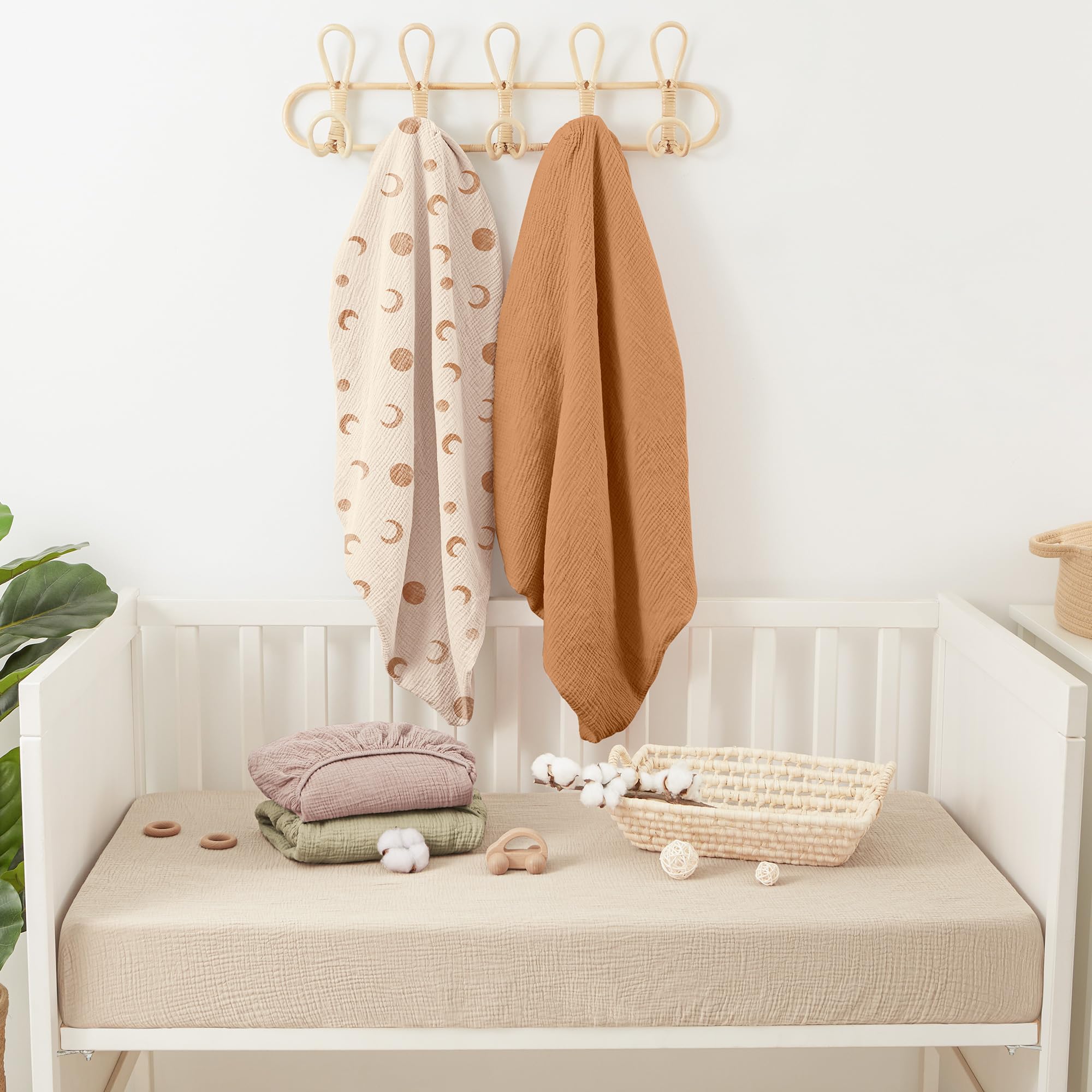 Bearmoss Sábana de Muselina, 100% Algodón, para Colchón Estándar de Cuna y Colchón de Cama Infantil, 60 x 120 cm/70 x 140 cm,Sabana Bajera Cuna Ajustables para Cama Auxiliar (Luna Marrón, 60x120)