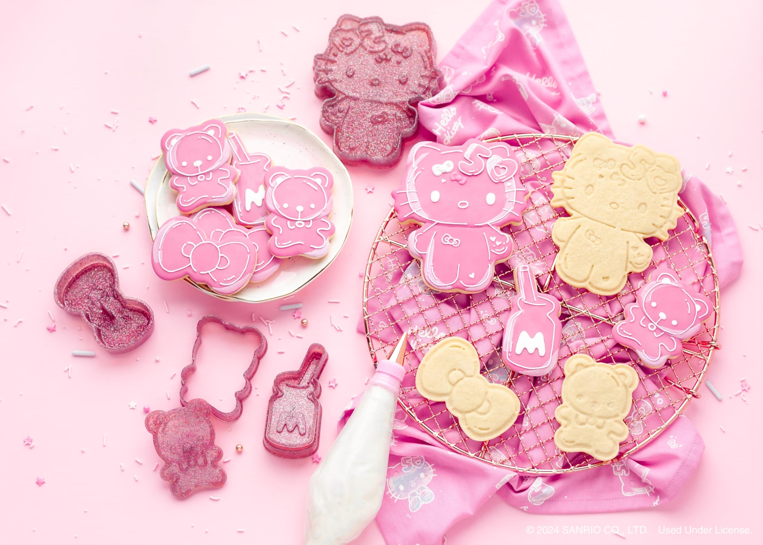 Amazon.com: Handstand Kitchen Hello Kitty Commemorative 50th