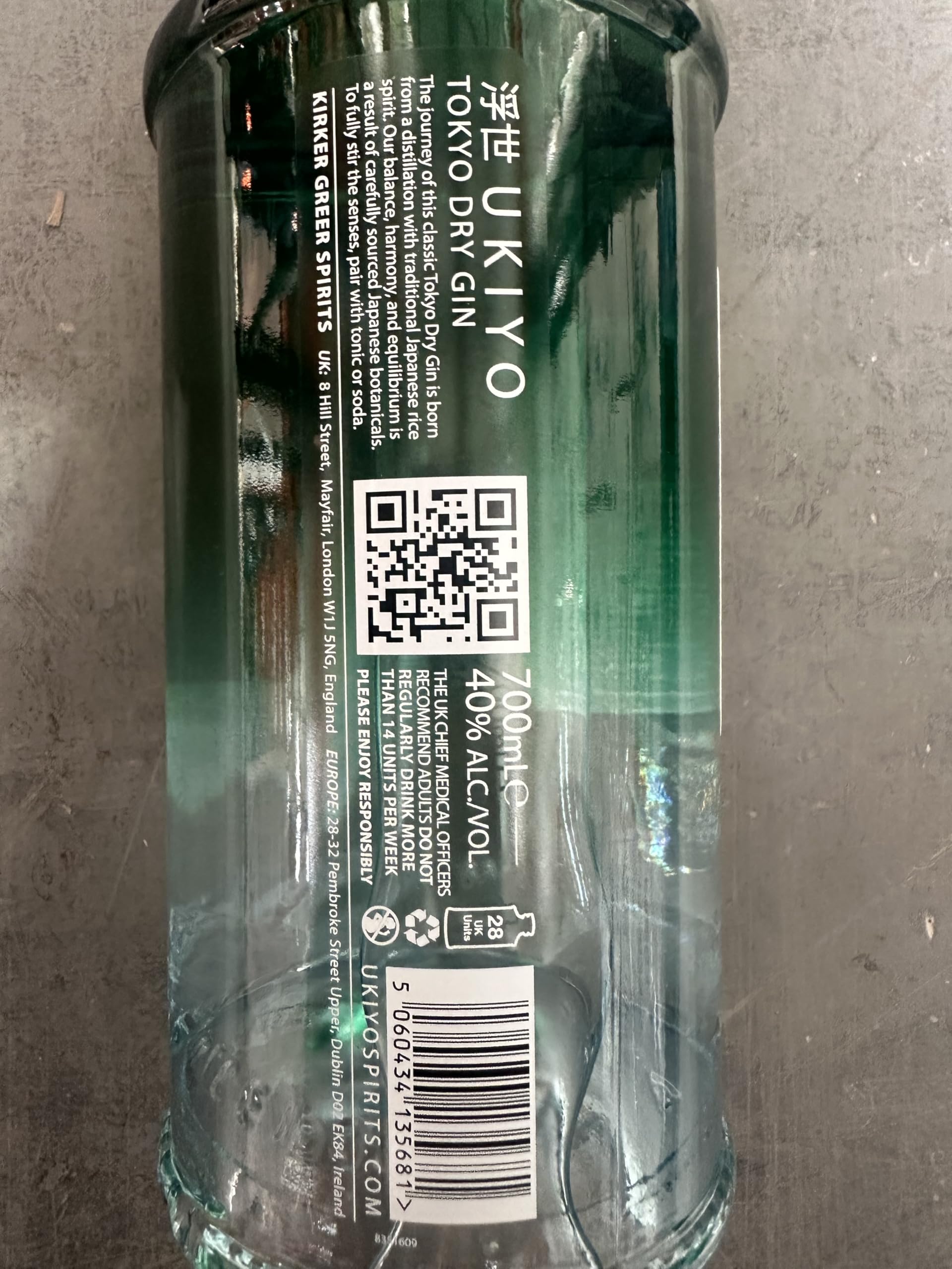 UKIYO Tokio trocken | Japanisch | Handwerk | Gin | Klassisch | Yuzu, Mailand und Sakura | Destilliert mit 5 einheimischen japanischen Pflanzenstoffen | 40 Prozent Alkohol | 70 cl