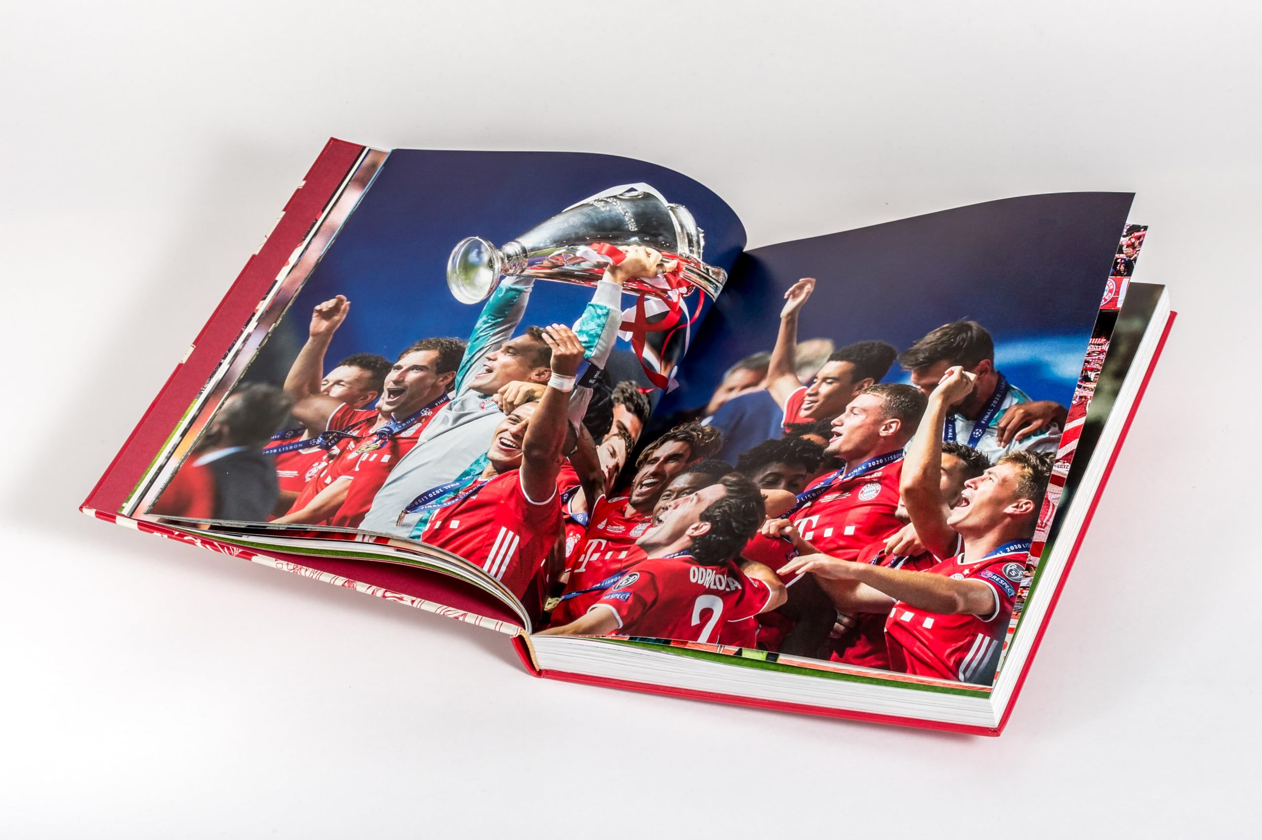 FC Bayern München: 125 Jahre Mia San Mia: Offizieller Bildband zur Geschichte des Vereins. Einzigartige Einblicke und besondere Momente aus 125 Jahren