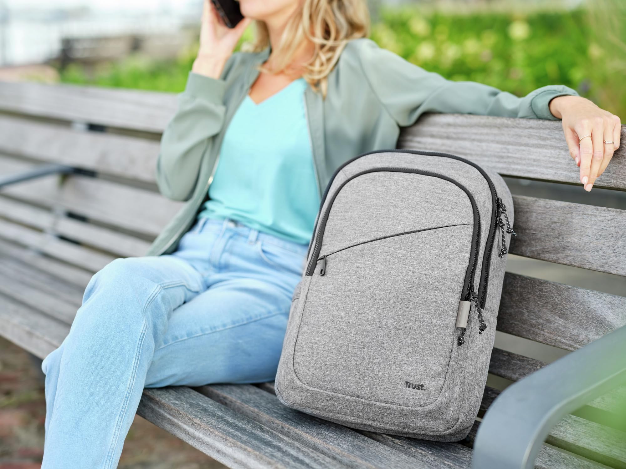 Trust Avana Sac à Dos pour Ordinateur Portable 16 Pouces, Sac a Dos Voyage 20 Litres à Partir de Plastique Recyclé, Backpack pour Femme Homme PC Loisir Collège Affaire Travail - Gris