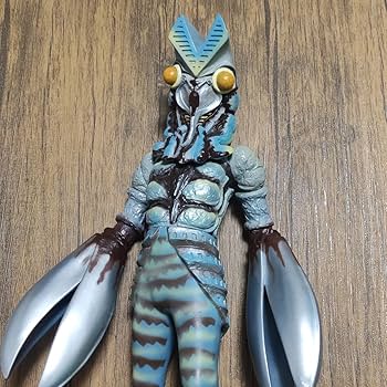 Amazon.co.jp: リアルモデルキット バルタン星人 彩色済 完成品