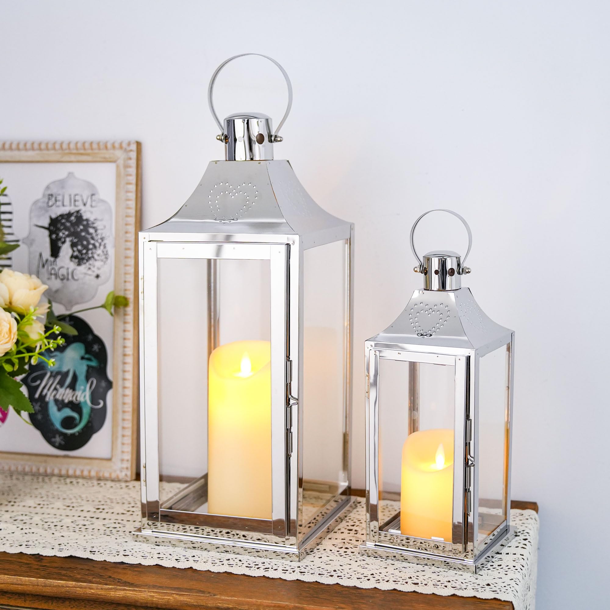 TRIROCKS Set mit 2 Dekorativen Laternen aus Edelstahl, 43&30cm Hoch, Kerzenhalter aus Metall mit Gehärtetem Glas für Zuhause Wohnzimmer Garten Hof Partys Event Indoor Outdoor (Silber)