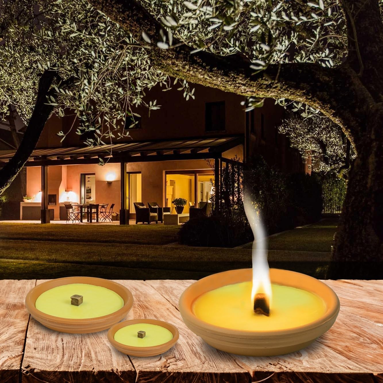 Candele alla Citronella, Candele Antizanzare Da Esterno, 12 Pezzi, Diametro 11 cm, Fiaccola in Ciotola di Coccio, Repellente per Insetti, Durata 4 ore, Ideale per eventi e Cene all’Esterno