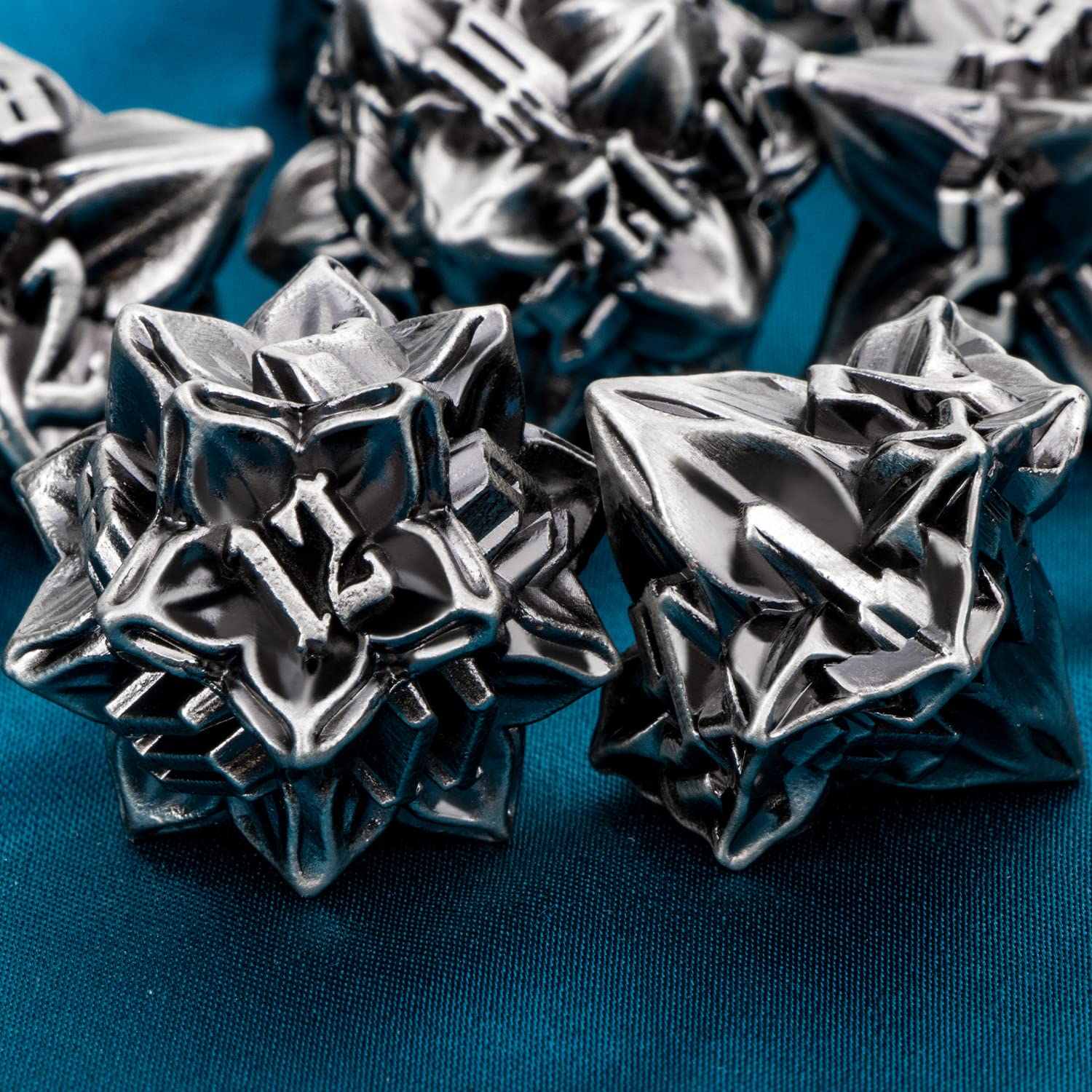 ARUOHHA DND Metal Dice Set Leaf Design Polyhedral Dice with Box, 7PCS D and D Dice RPG Role Playing Games D20 D12 D10 D8 D6