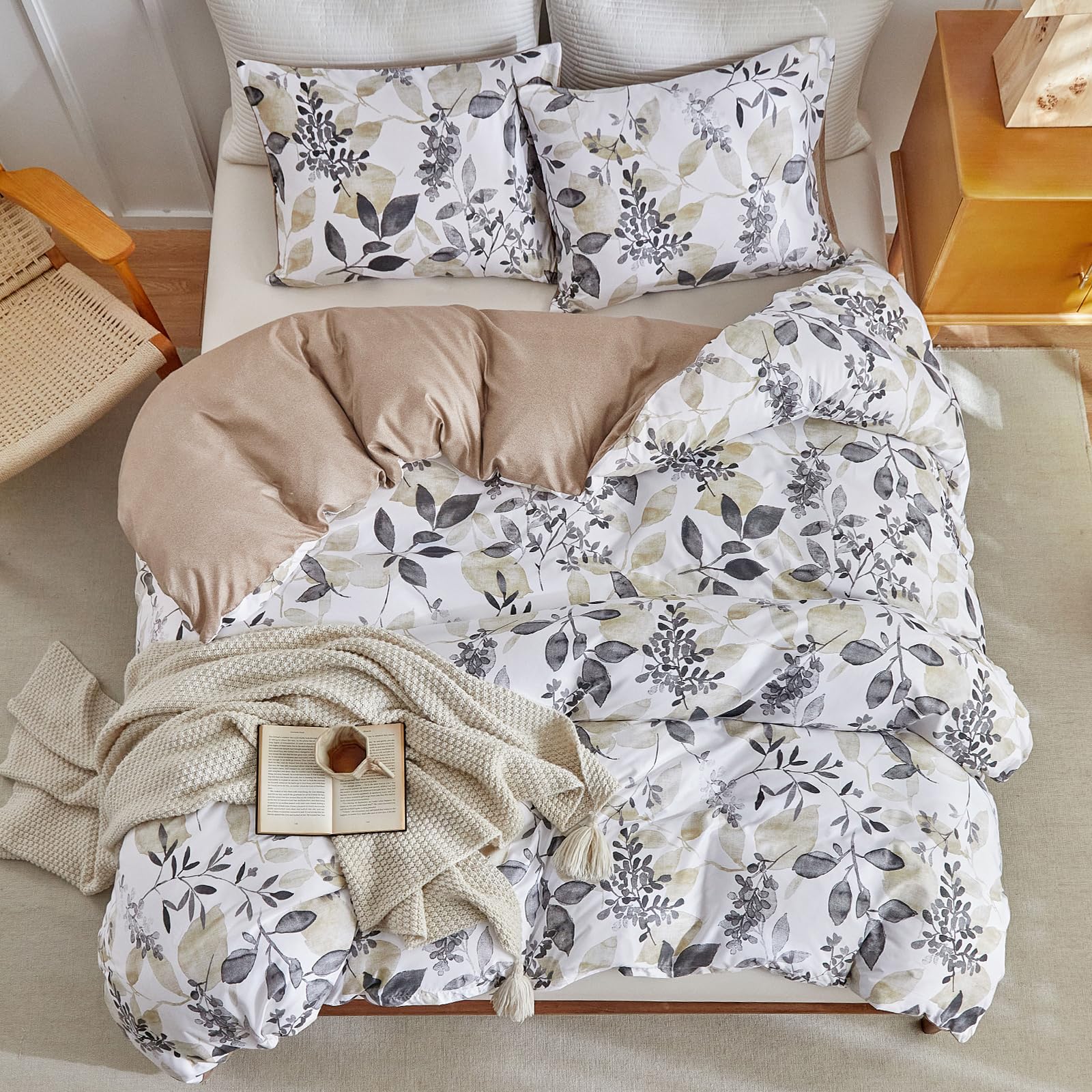Lekesky 3-częściowy komplet pościeli składa się z 1 poszwy na kołdrę 240 x 220 cm z 1 poszewką na kołdrę 240 x 220 cm z 2 poszewkami na poduszkę 50 x 75 cm, jesienne liście khaki