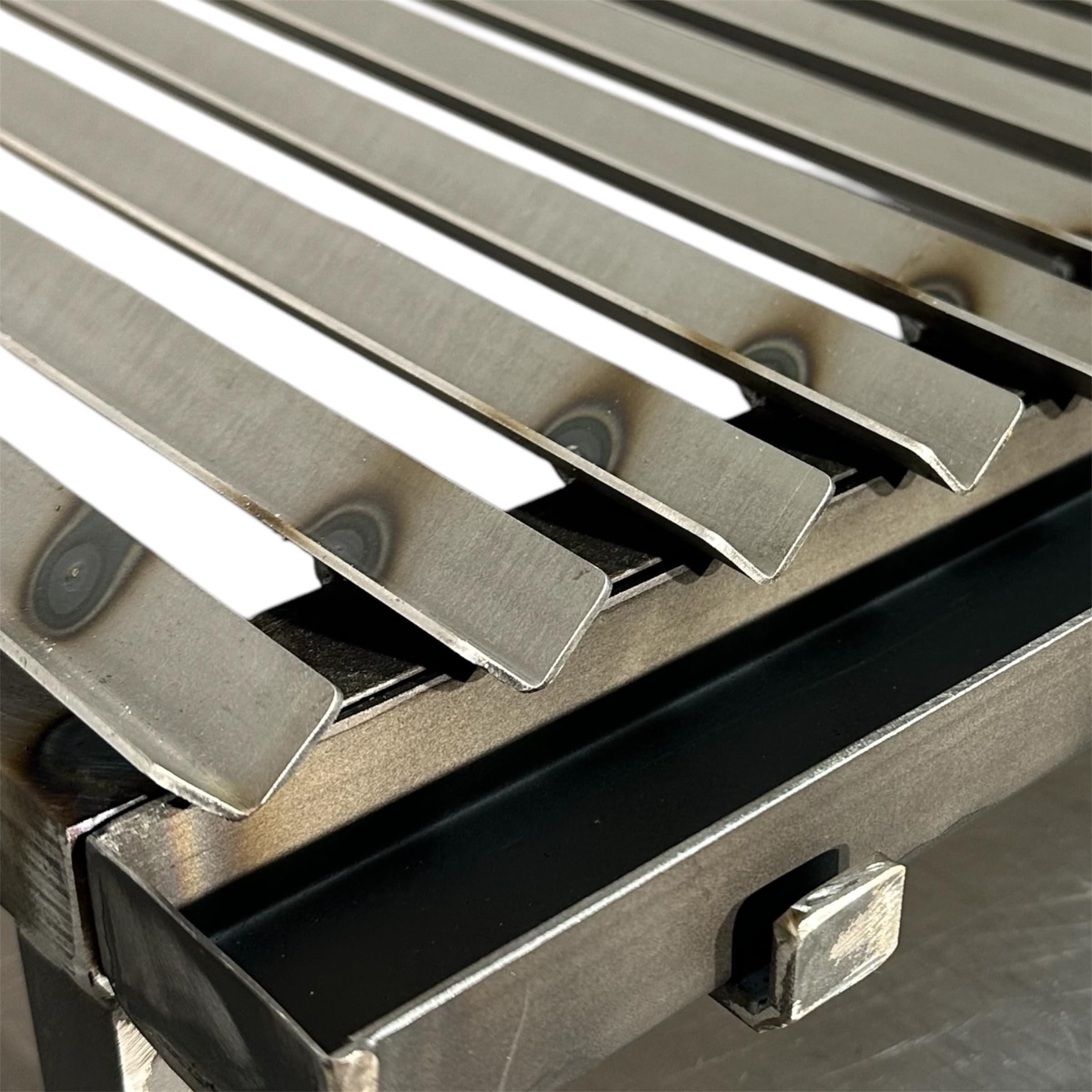 Grill Argentina per barbecue con grasso Asta V in ferro/acciaio al carbonio rinforzato (70 x 50 cm)