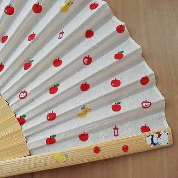 Amazon.co.jp: ！ファミリア 扇子 センス リンゴ柄 : ファッション