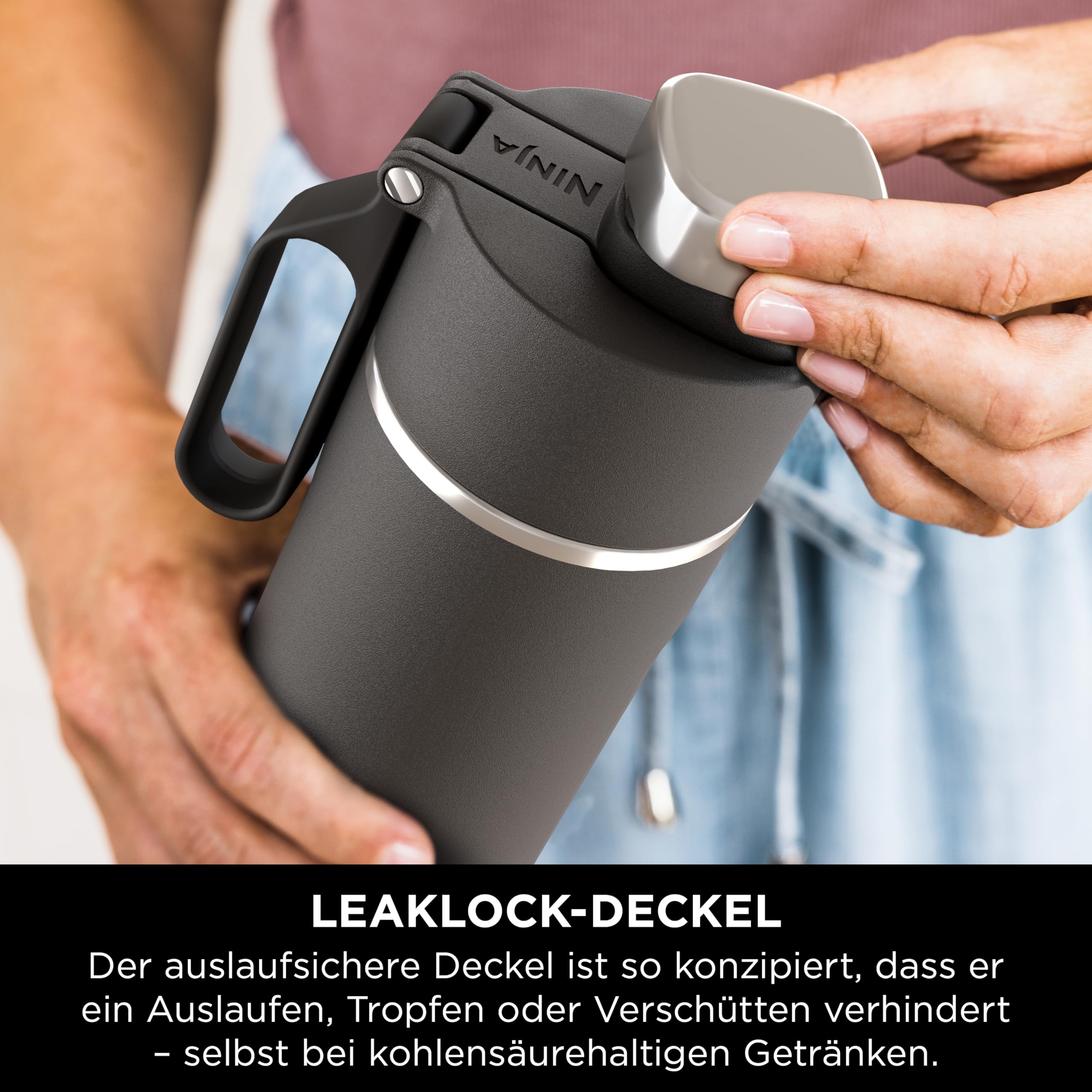 Ninja Thirsti Wasserflasche/Thermobecher to go, Schwarz, DW2401EUUKBK | 700ml, auslaufsicherer Deckel, für kohlensäurehaltige, heiße & kalte Getränke, dreifach isolierter Travel Mug