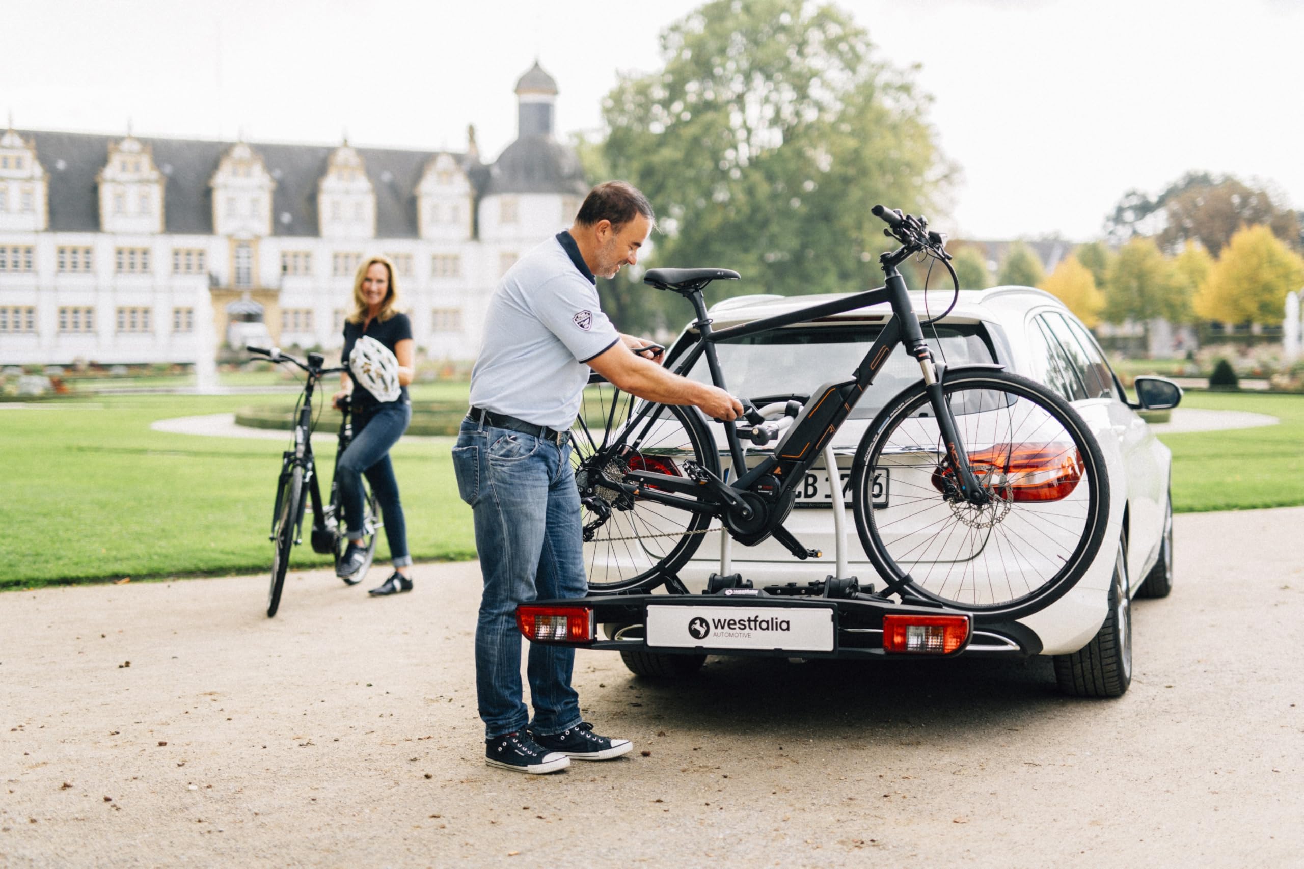 Westfalia BC 60 Fahrradträger für die Anhängerkupplung | Kupplungsträger für 2 Fahrräder | E-Bike geeignet | zusammenklappbar