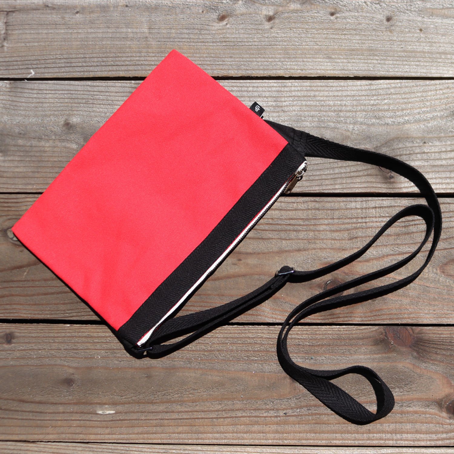 希少！UNITED BEES 本革 ポシェット サコッシュ ボルセッタ レザー