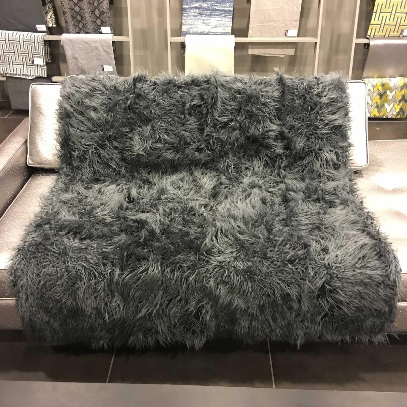 Top Fabric Gigi - Luxurious Shaggy Faux Fur Throw Blanket - Available in 12 Colors
