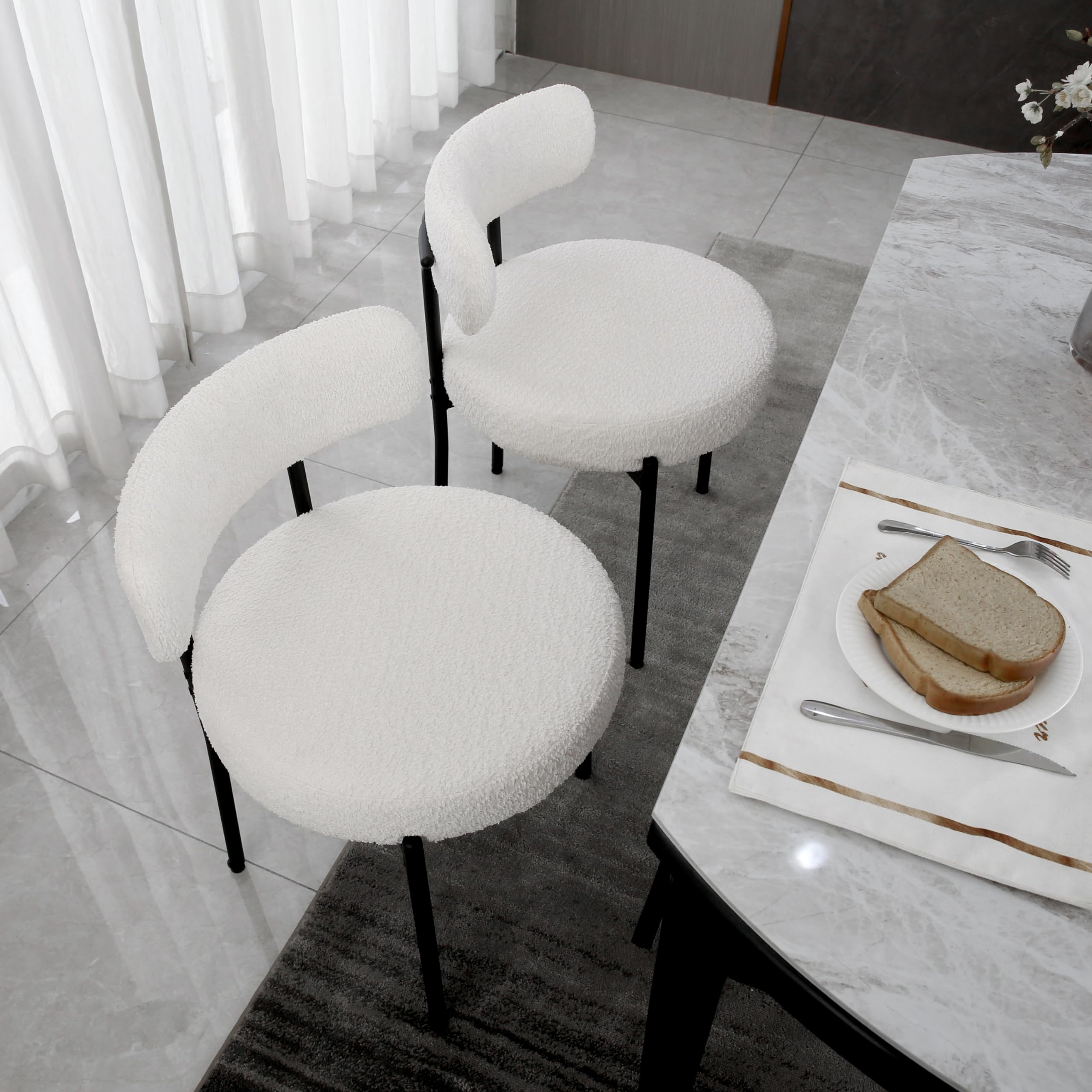 Set di 4 sedie da sala da pranzo con schienale, struttura in metallo nero, imbottita, moderna, design retrò, per cucina, sala da pranzo, bianco