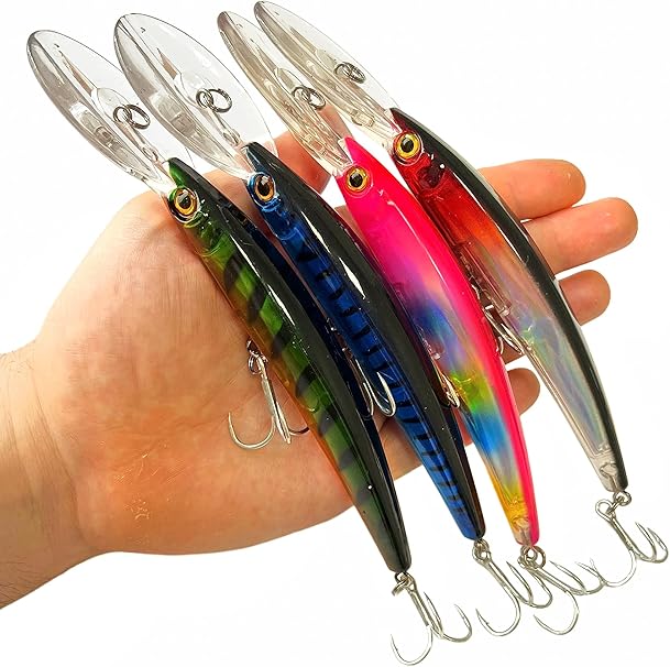 Los Señuelos de Pesca Spinning – Minnow Spinning Lubina son cebos artificiales de 17 cm y 24 gramos, con ojos estereoscópicos 3D y dos poteras de acero inoxidable. Ideales para la pesca en pantano y mar, con capacidad para pescas profundas de entre 5 y 10 metros.