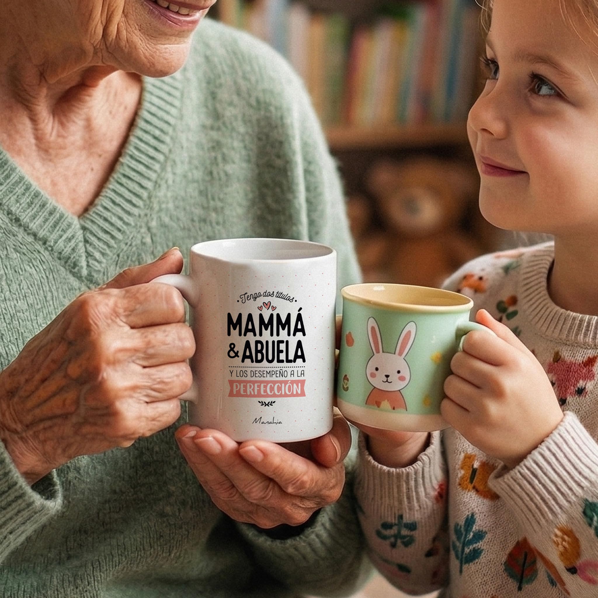 Manahia - Taza Mamá Abuela, desempeño ambos titulos a la perfección | Detalle Original Emotivo Navidad, Día de la Madre, de los Abuelos, Futura Abuela | Idea Sorpresa Anuncio Embarazo | Con Caja Kraft — view 3