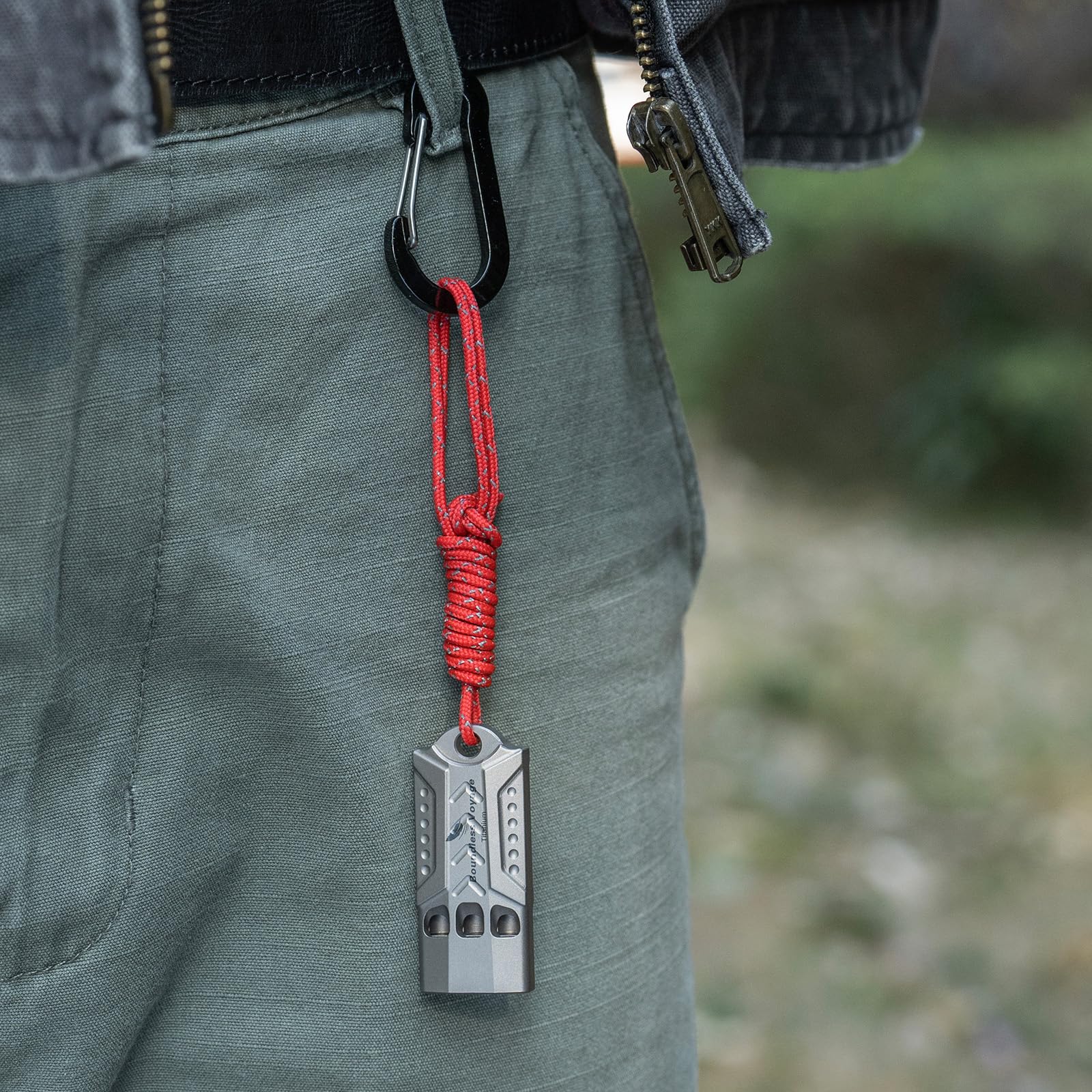 Boundless Voyage Fischietto in titanio di emergenza di sopravvivenza con cordino forte per salvare la vita, escursionismo, allenamento animali domestici, fischietti sportivi Ti9022O