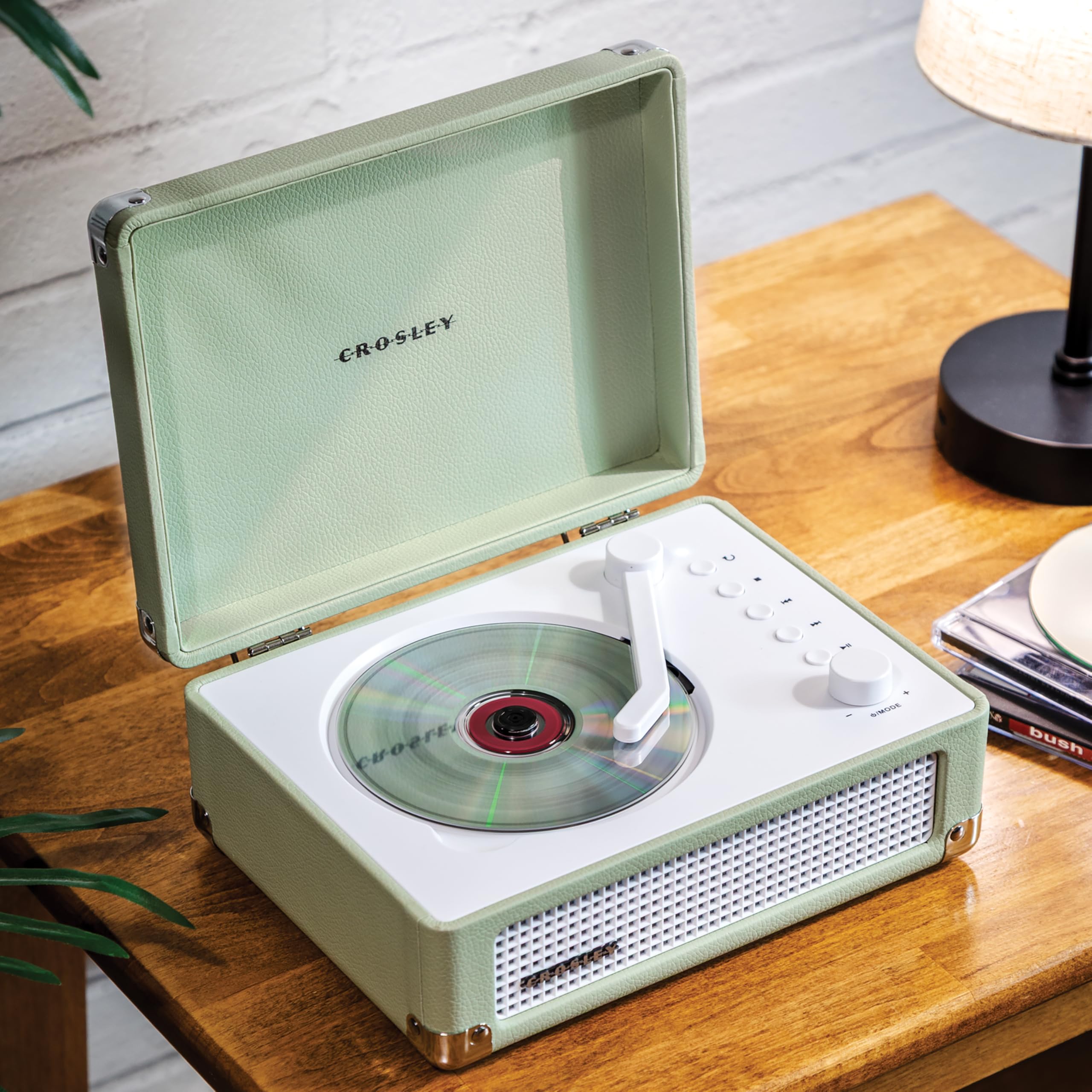 Crosley CR3505A-MT Cruiser Lecteur CD Portable rétro avec Haut-parleurs stéréo Bluetooth et Radio FM, Menthe | Haut-parleurs stéréo intégrés et radio FM - Lecteurs CD rechargeables pour la maison, design vintage valise
