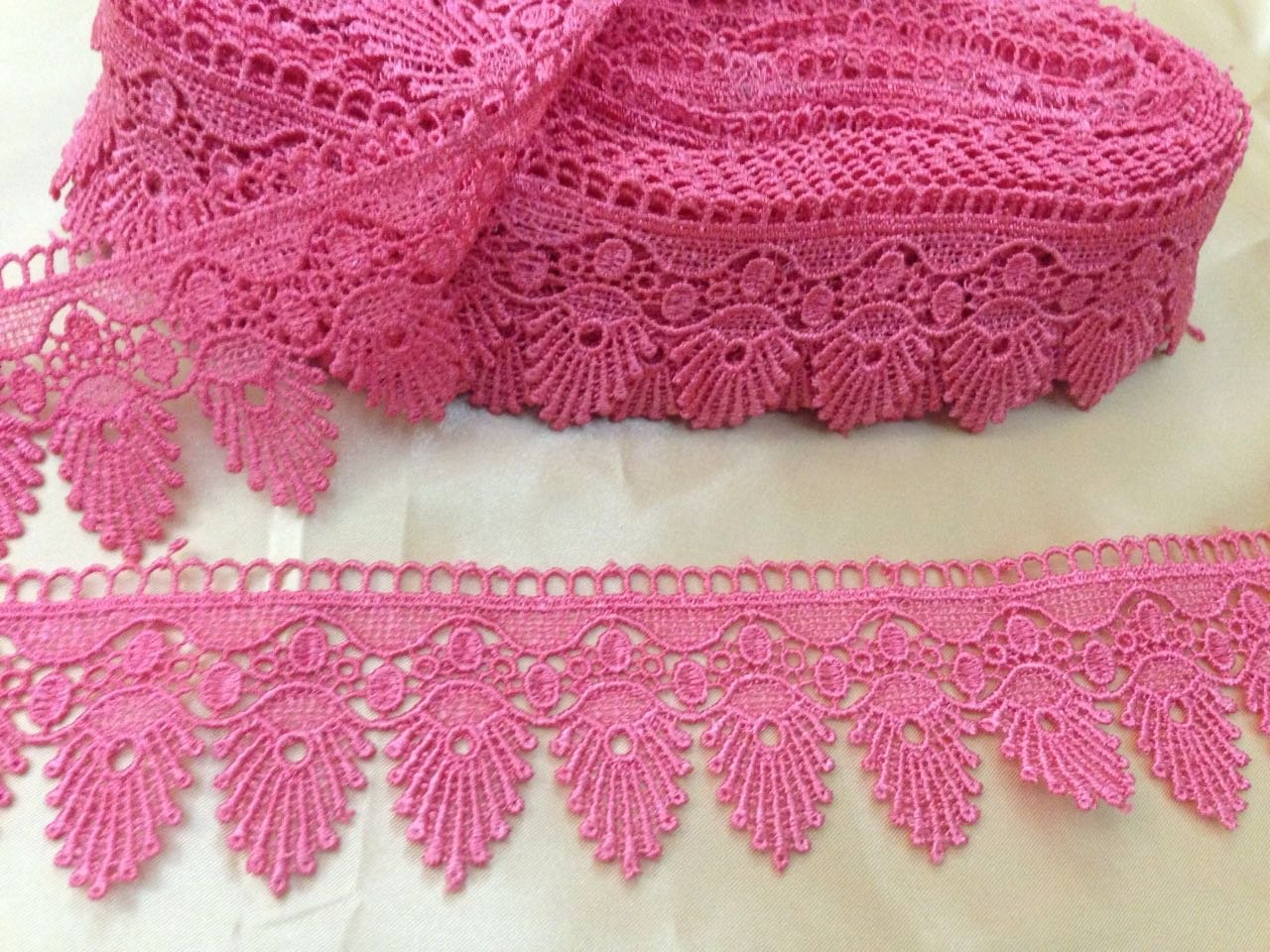 1 Yard BEAUTIFUL GUIPURE/VENISE Lace Edging Applique 2" wide SALMON PINK