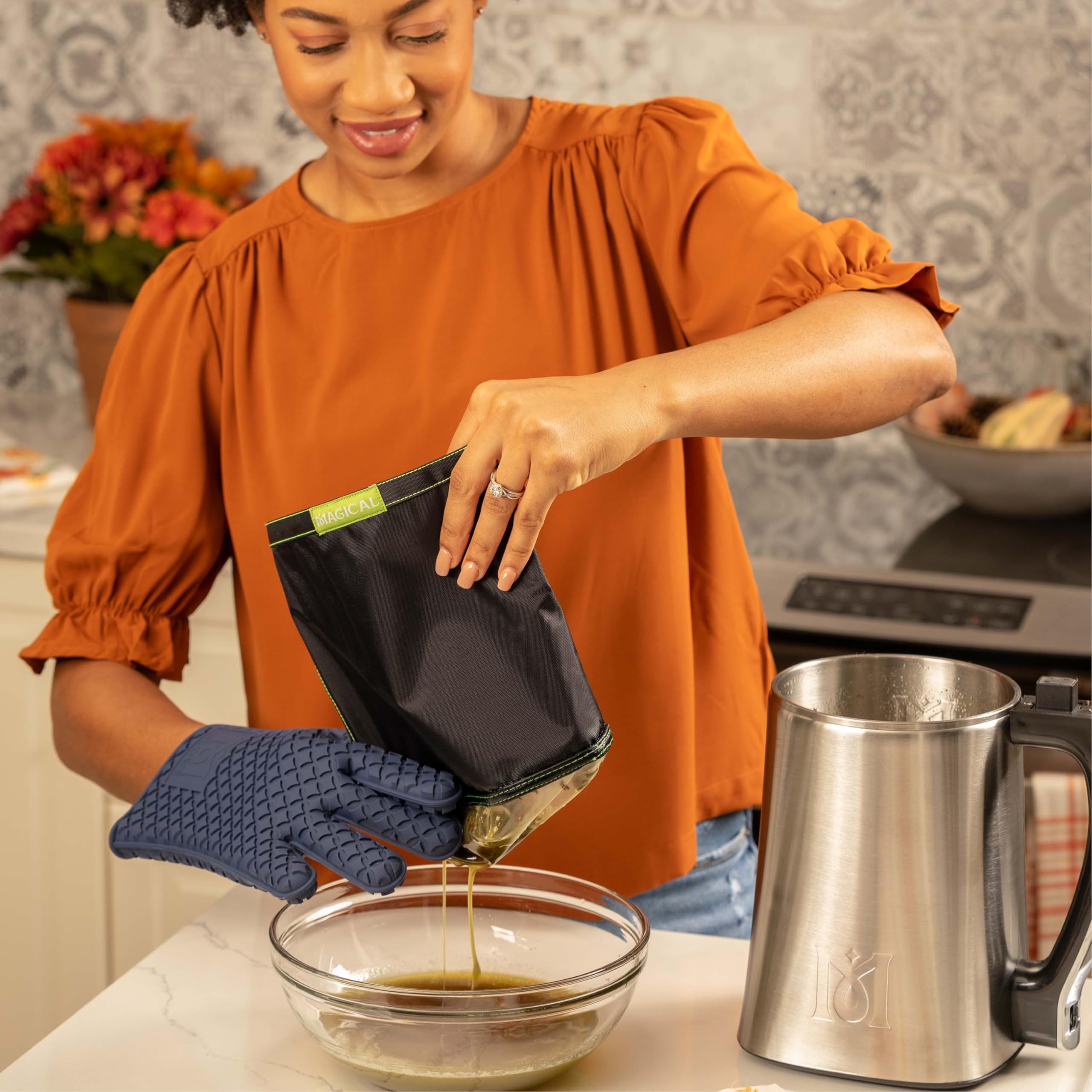 Magical Butter Paquete de dulces de máquina – Decarbox, paquete de 3 tazas medidoras de silicona, máquina MB2E, paquete de 3 espátulas de silicona, guante mágico, bolsas de filtro de 190 y molde de