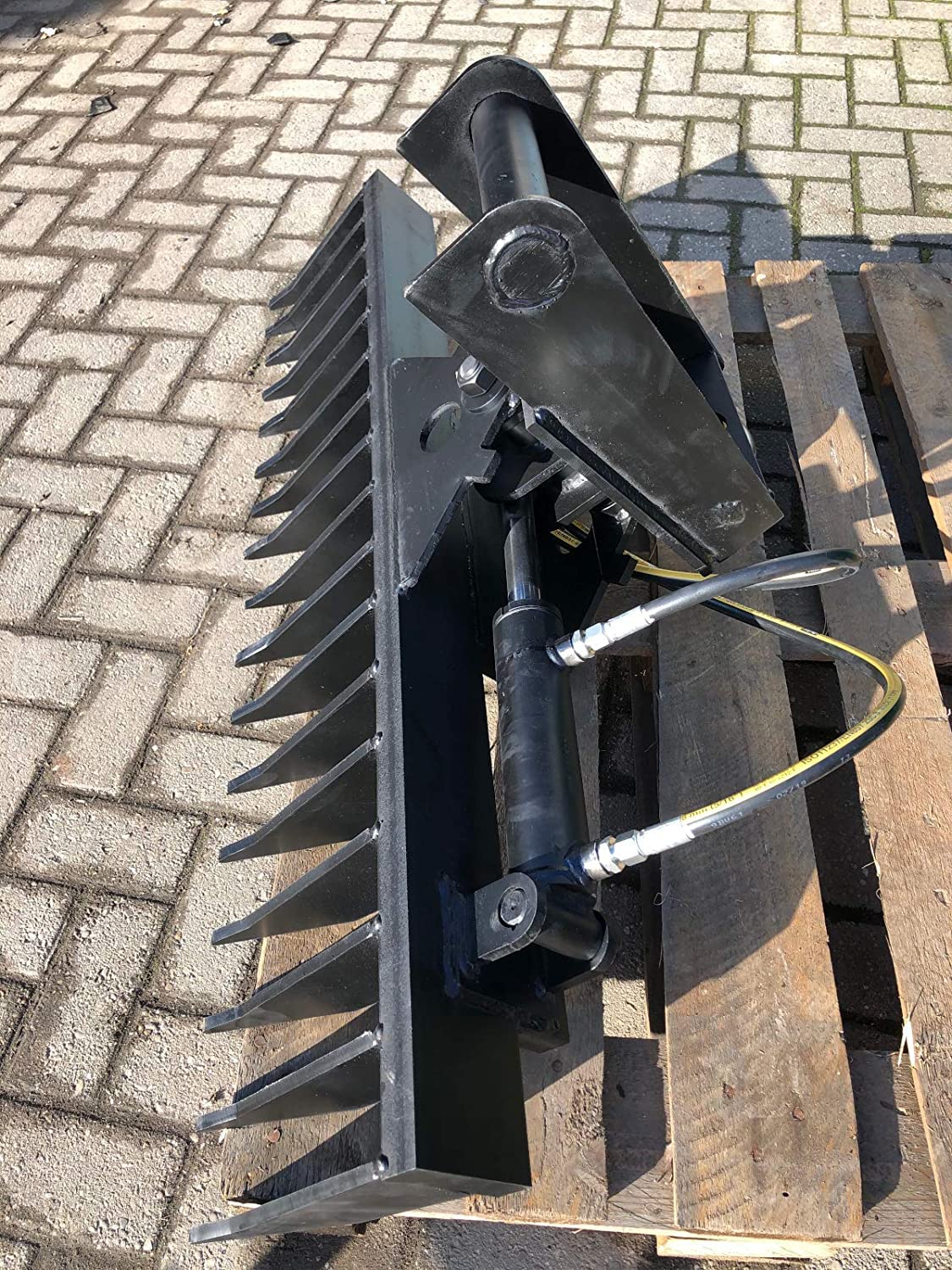 SRM Design Roderechen Wurzelrechen Aufnahme MS01 Breite 120 cm hydraulisch schwenkbar Feinwurzelrechen für Minibagger Feinwurzelschneide Rechen für Bagger