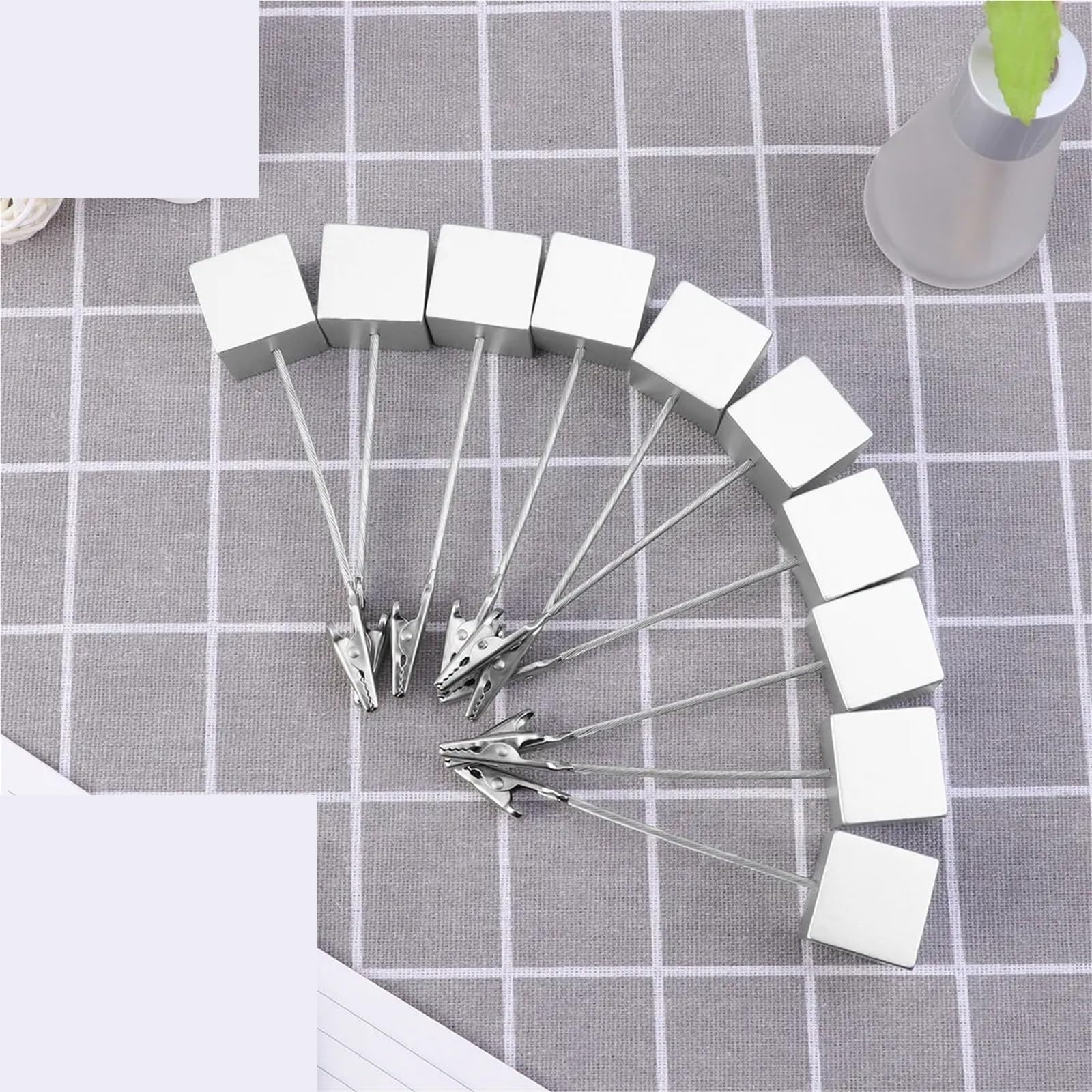 Lot de 10 porte-mémos avec base cubique stable en résine et métal de qualité supérieure pour bureau, gestion de documents à domicile, pour tables, magasins, étiquettes, bureau, fête de mariage
