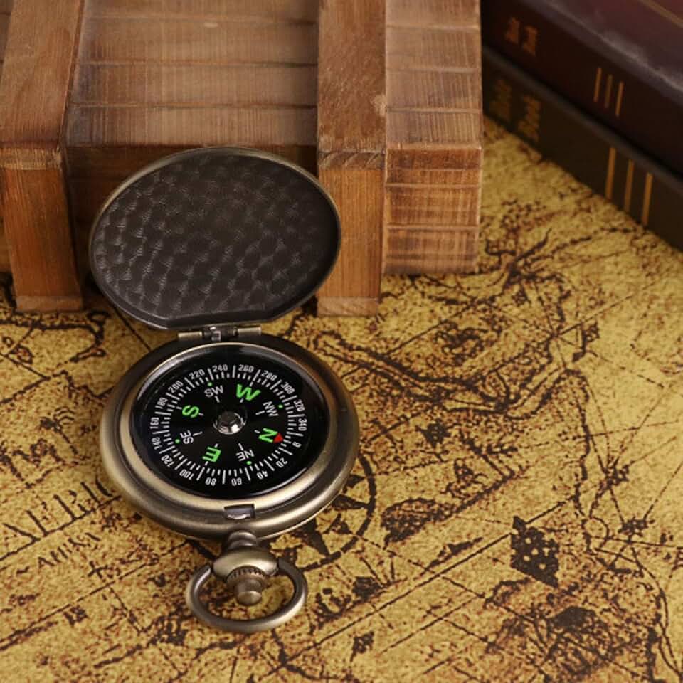 Bússola estilo vintage, bússola de bolso, mostrador giratório luminoso e preciso com gancho de metal para acampamento, caminhadas, viagens